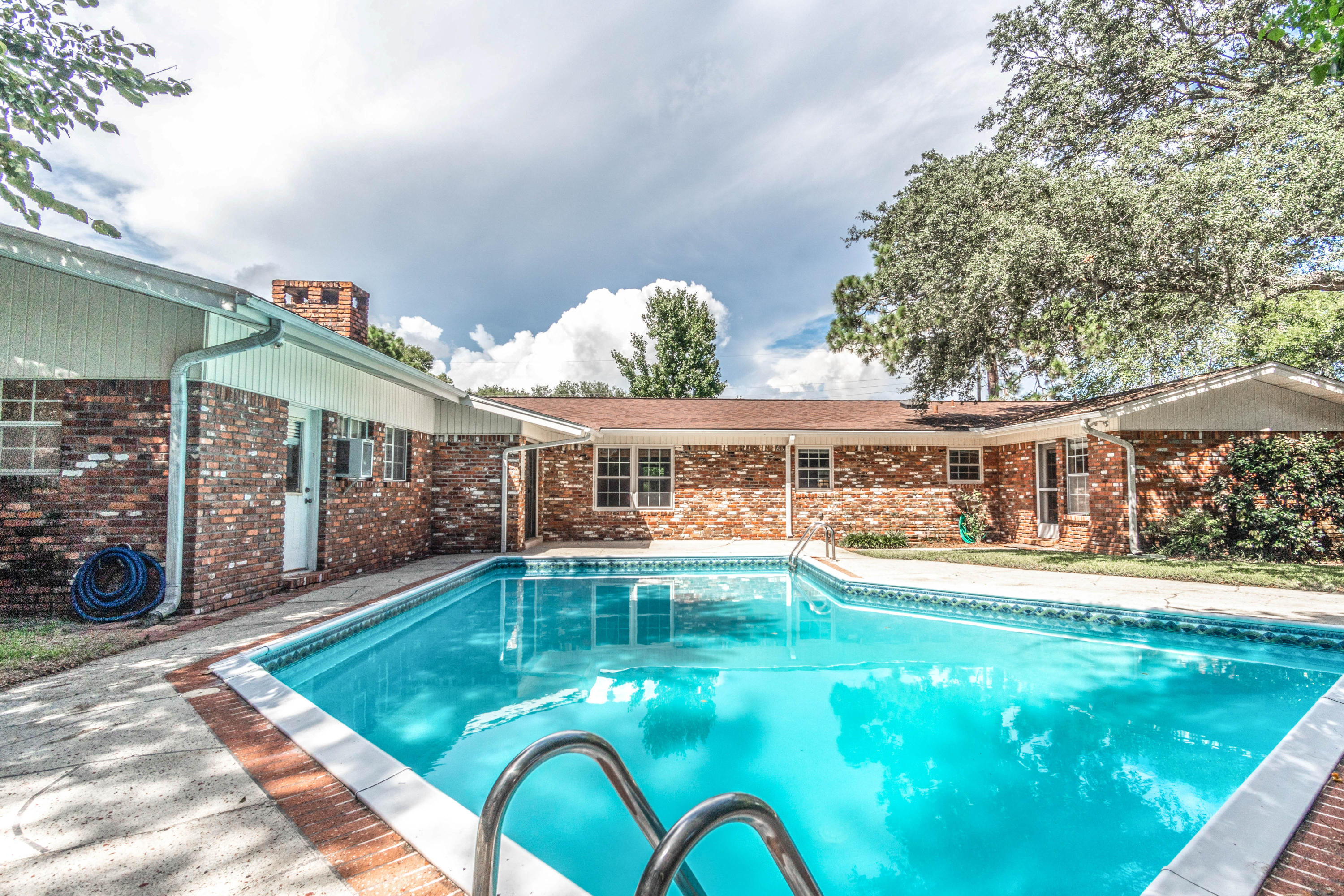 COUNTRY CLUB ESTATES 1ST ADDN - Residential