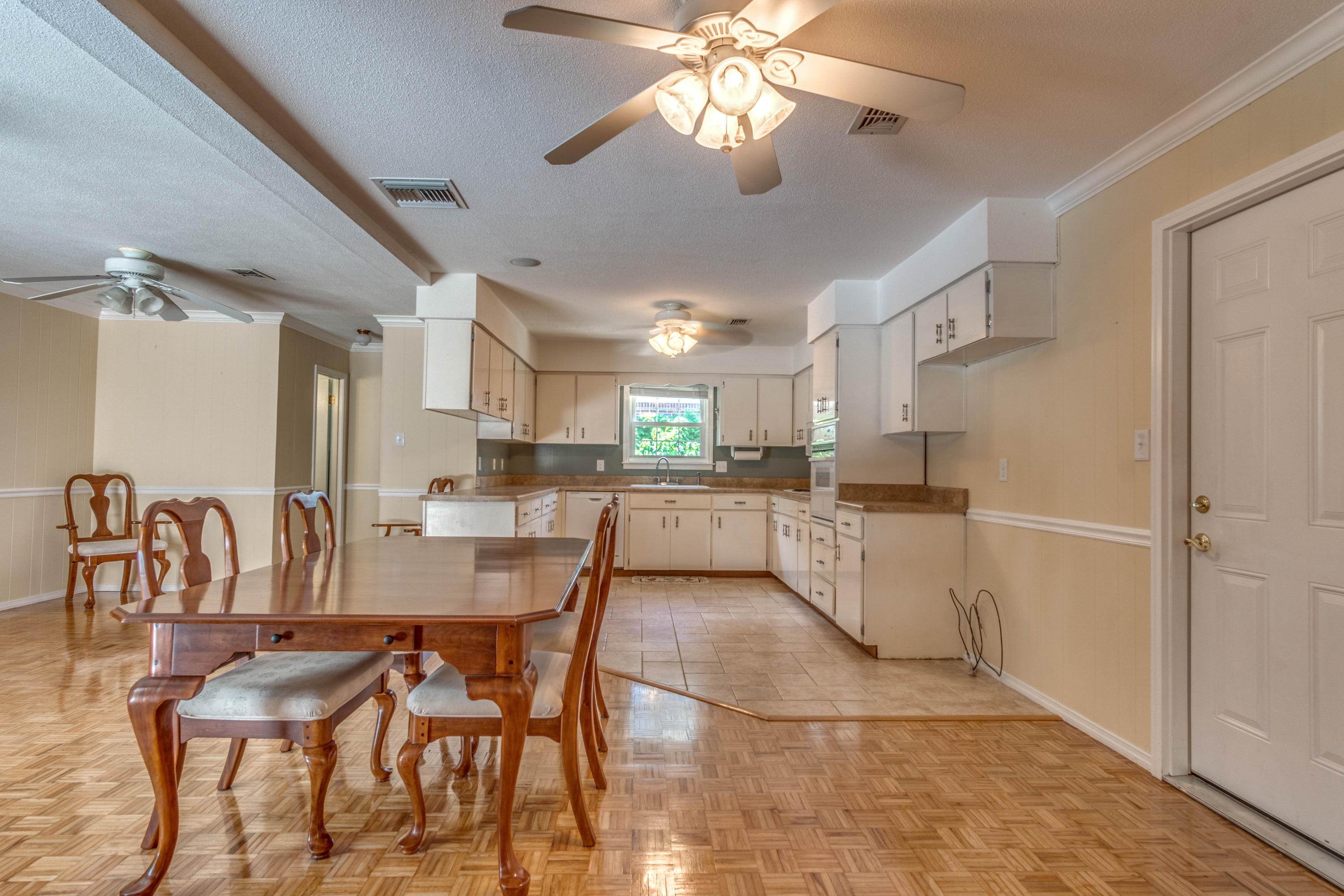 COUNTRY CLUB ESTATES 1ST ADDN - Residential