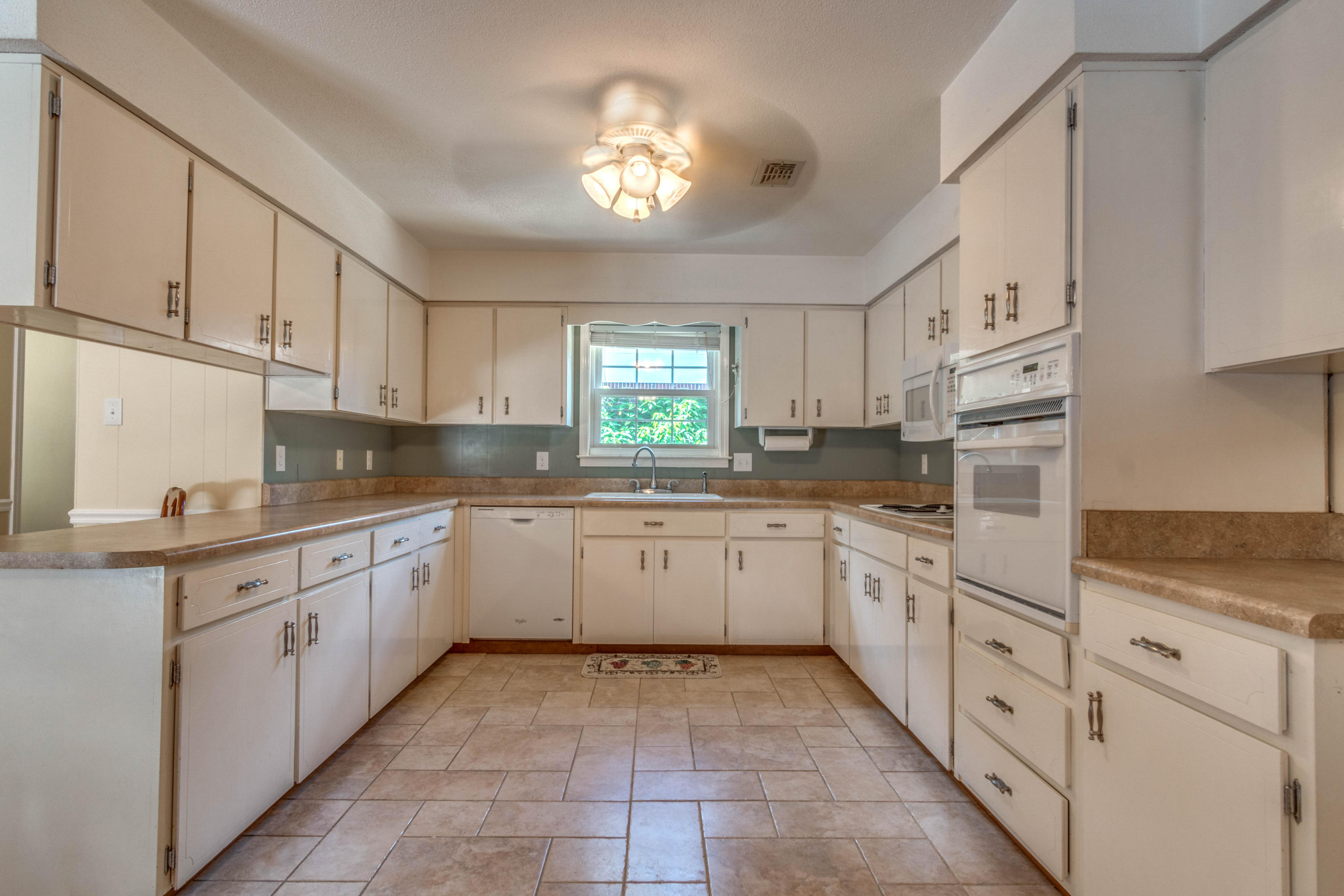 COUNTRY CLUB ESTATES 1ST ADDN - Residential