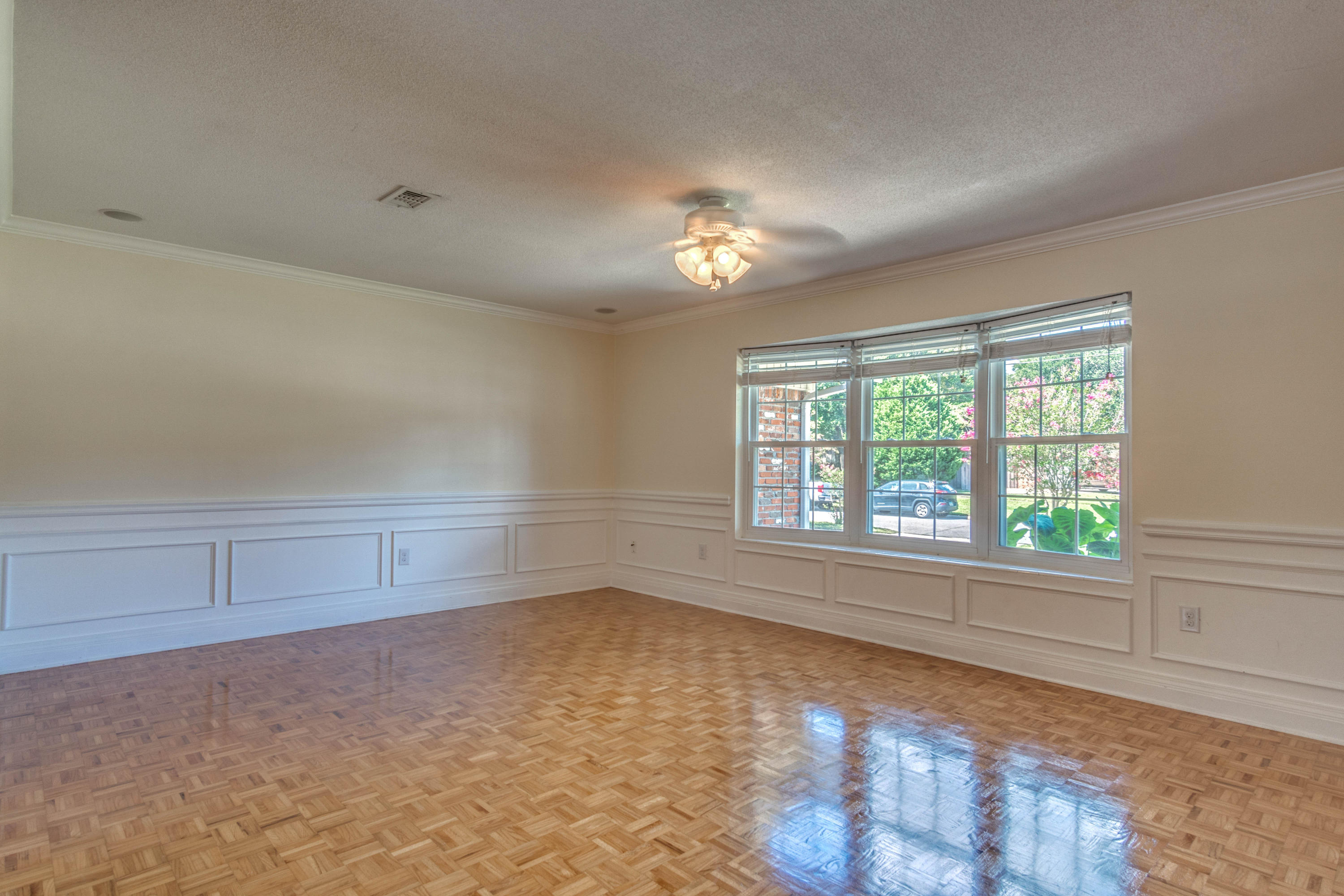 COUNTRY CLUB ESTATES 1ST ADDN - Residential