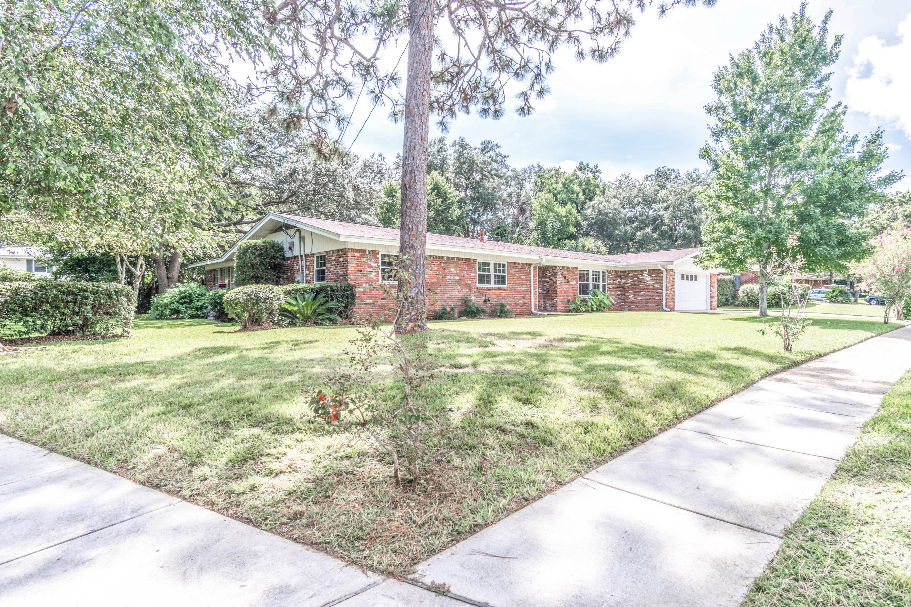 COUNTRY CLUB ESTATES 1ST ADDN - Residential