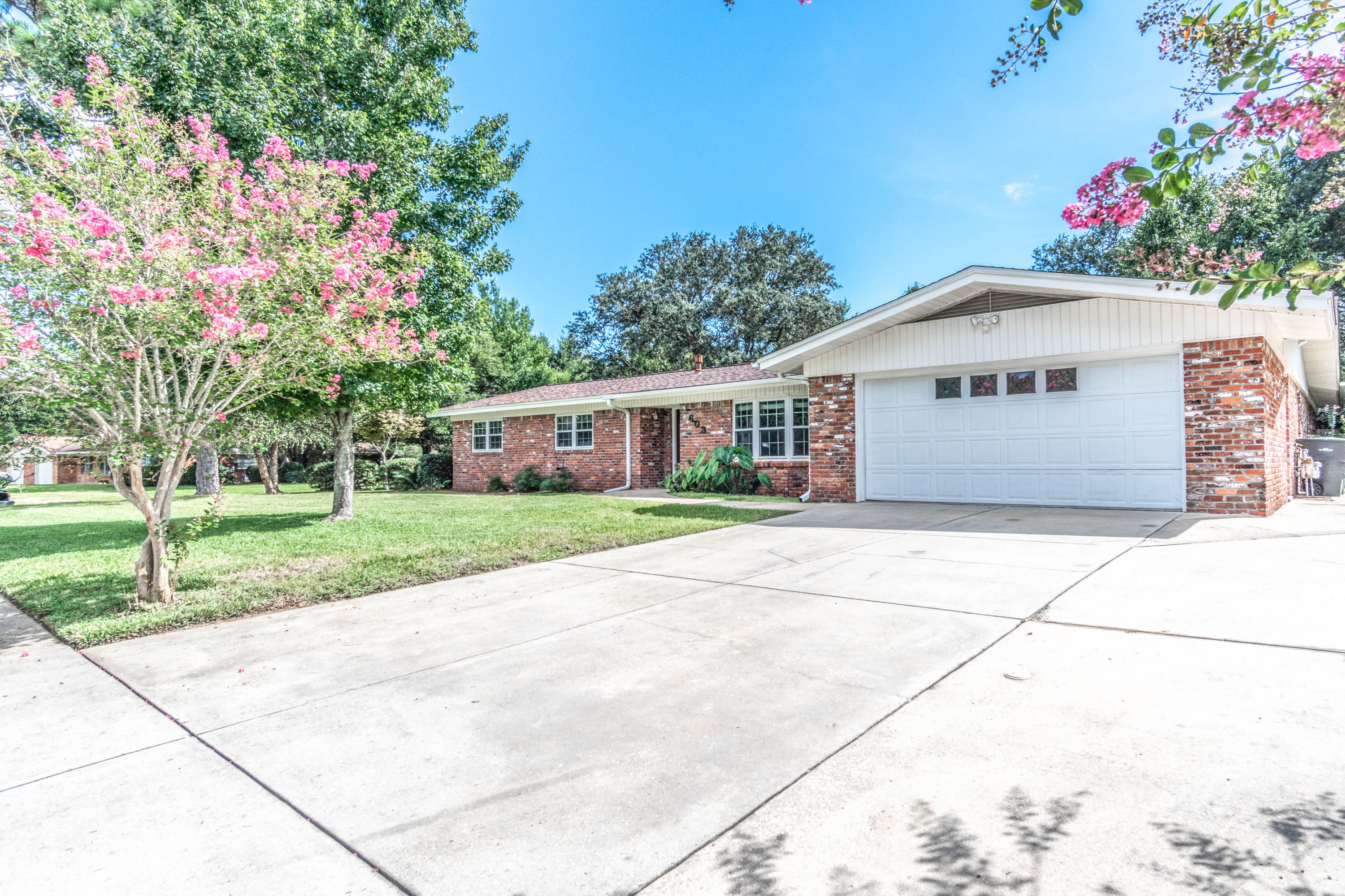 COUNTRY CLUB ESTATES 1ST ADDN - Residential