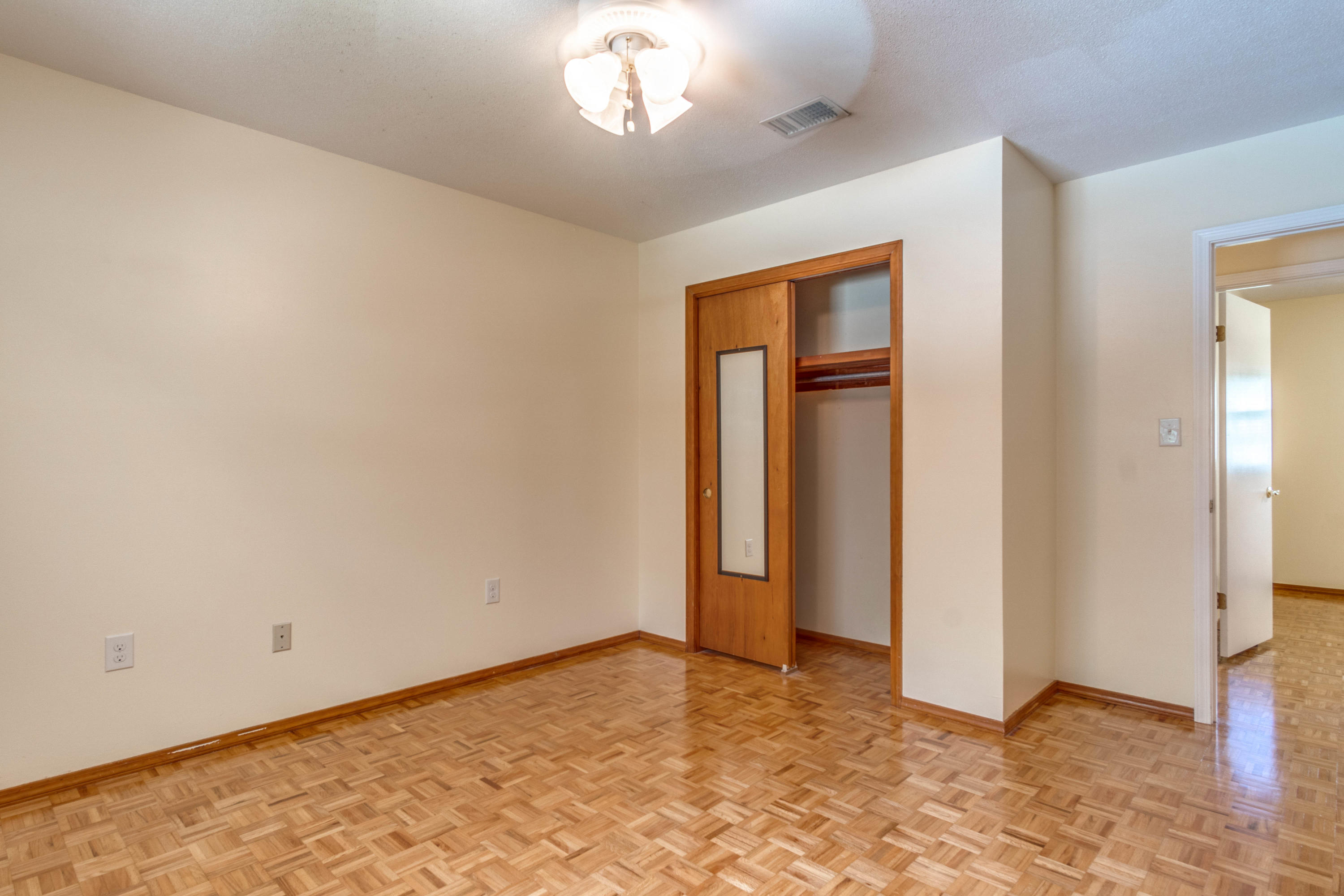 COUNTRY CLUB ESTATES 1ST ADDN - Residential