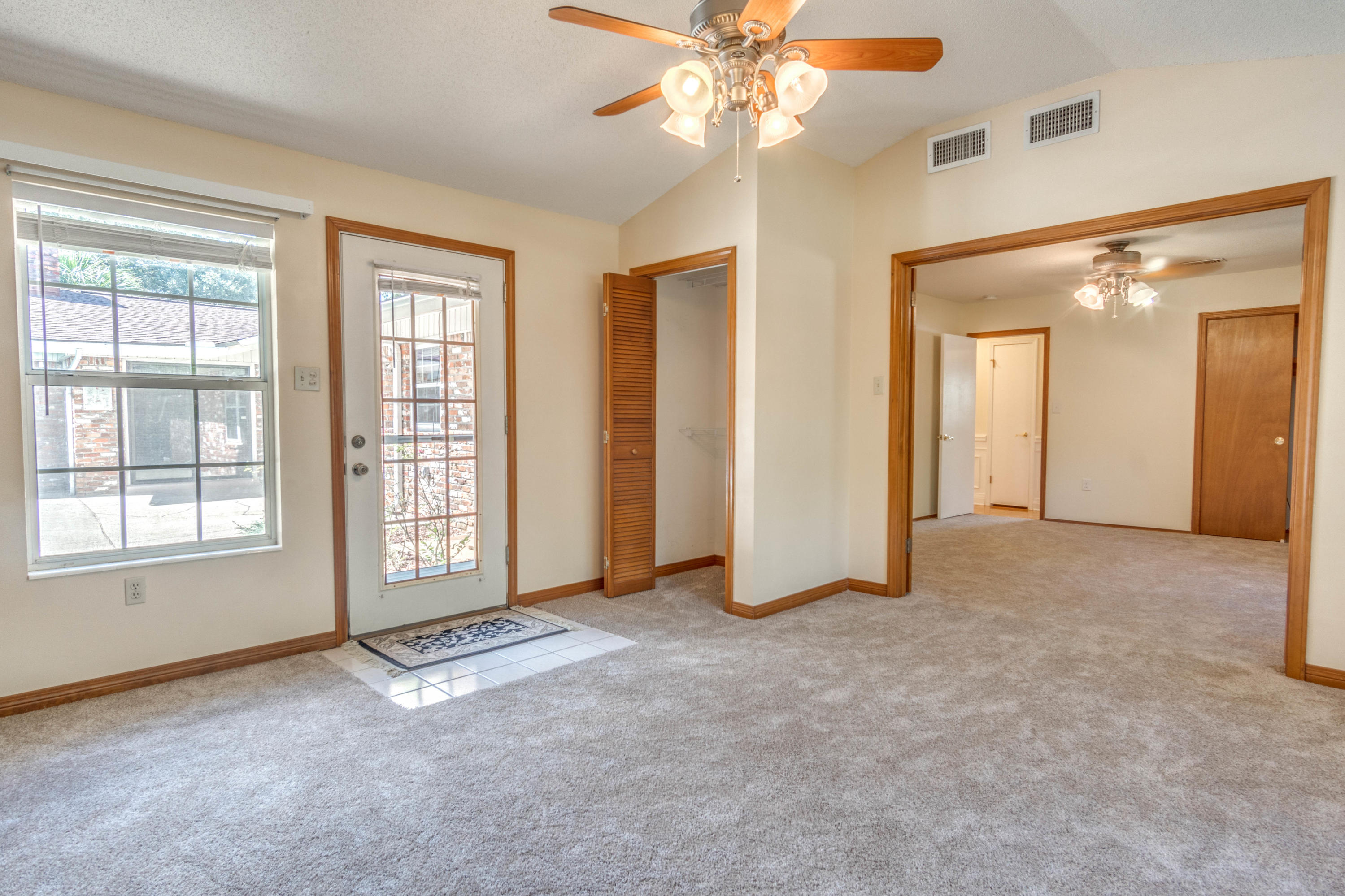 COUNTRY CLUB ESTATES 1ST ADDN - Residential