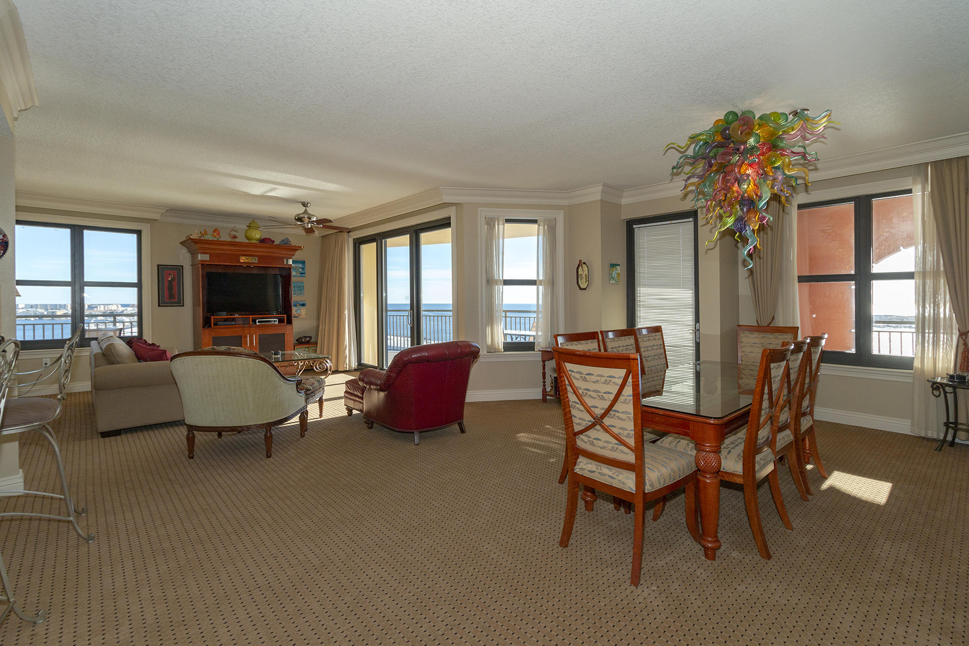 EMERALD GRANDE - Residential