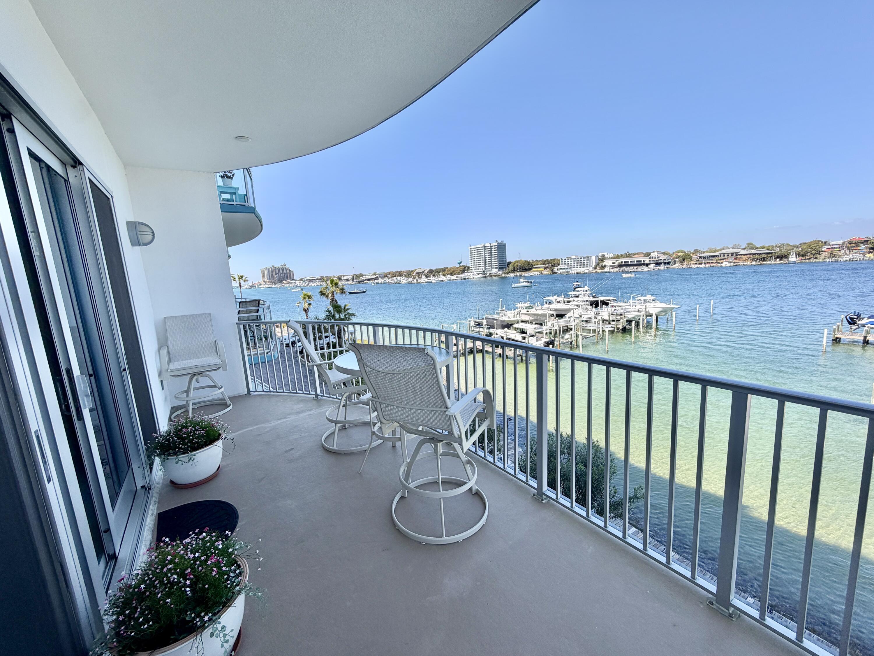 HARBOR LIGHTS - Residential