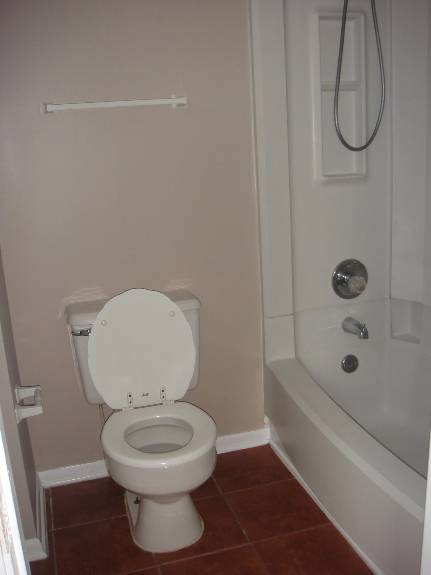 COMMODORES LANDING - Residential Lease