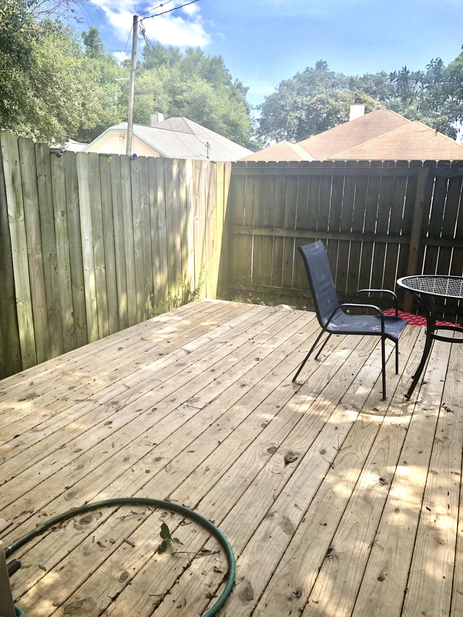 UNIVERSAL OAKS - Residential