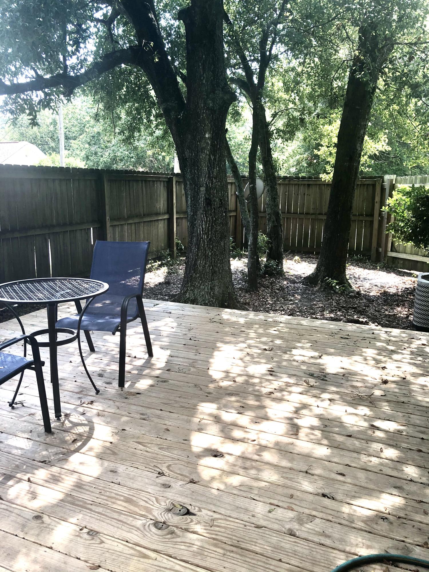 UNIVERSAL OAKS - Residential