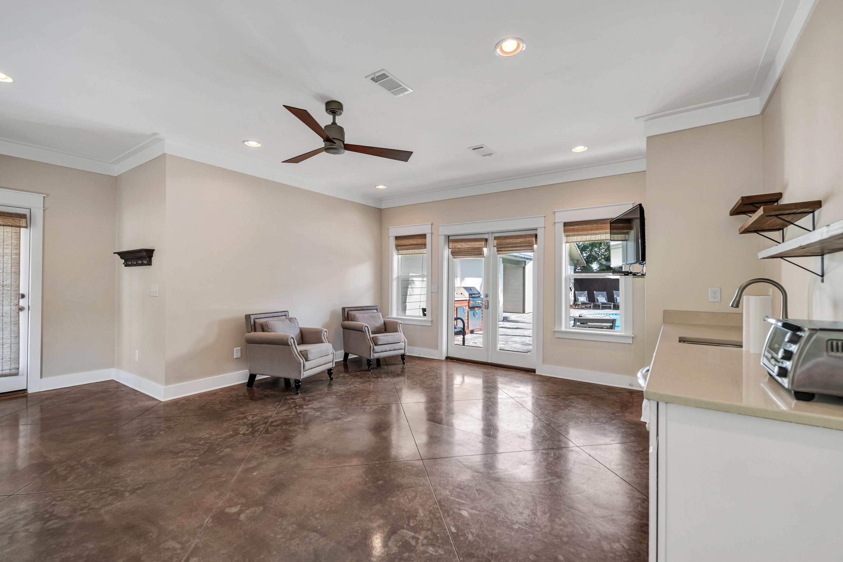 CRYSTAL BEACH - Residential