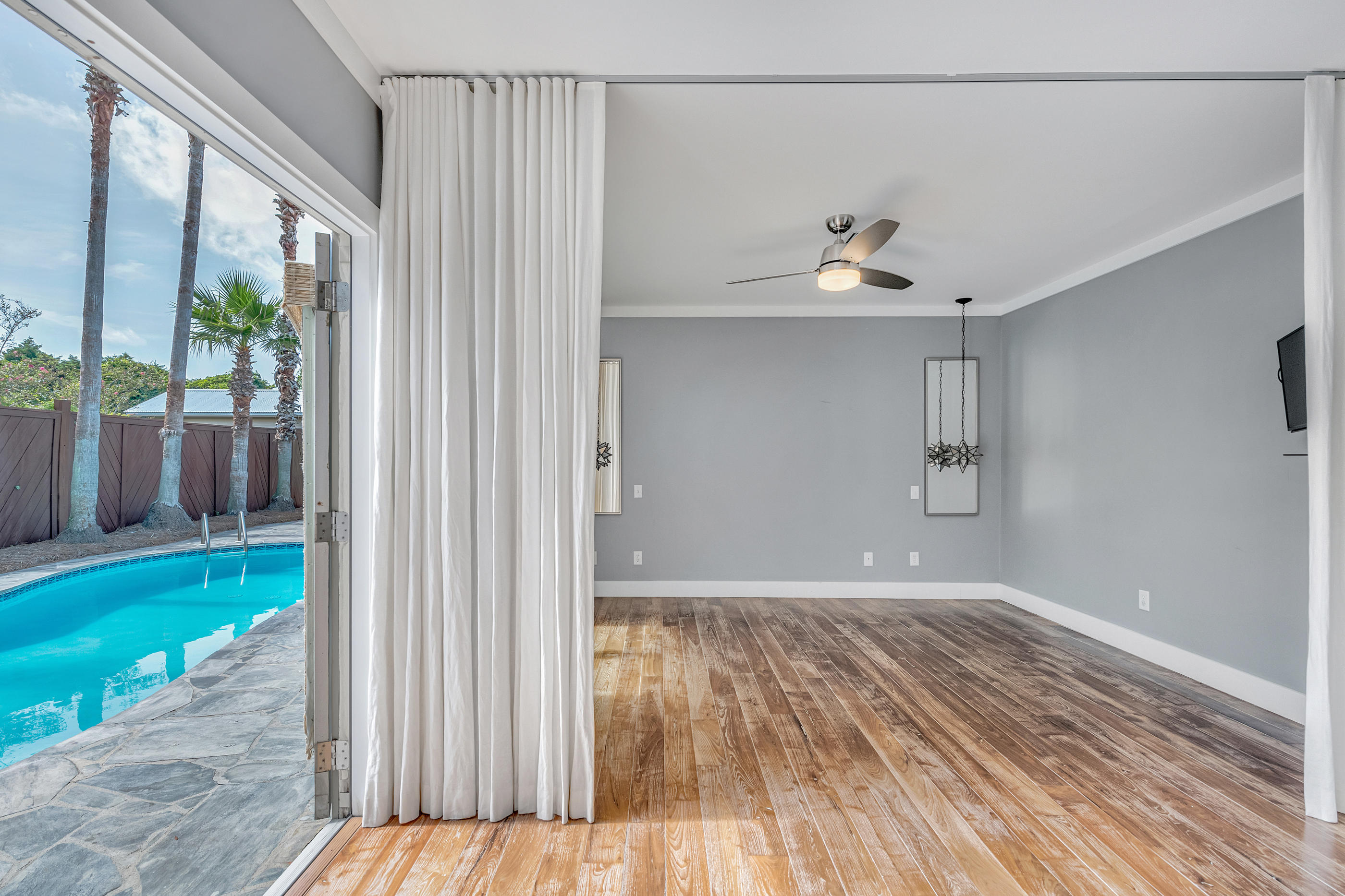 CRYSTAL BEACH - Residential