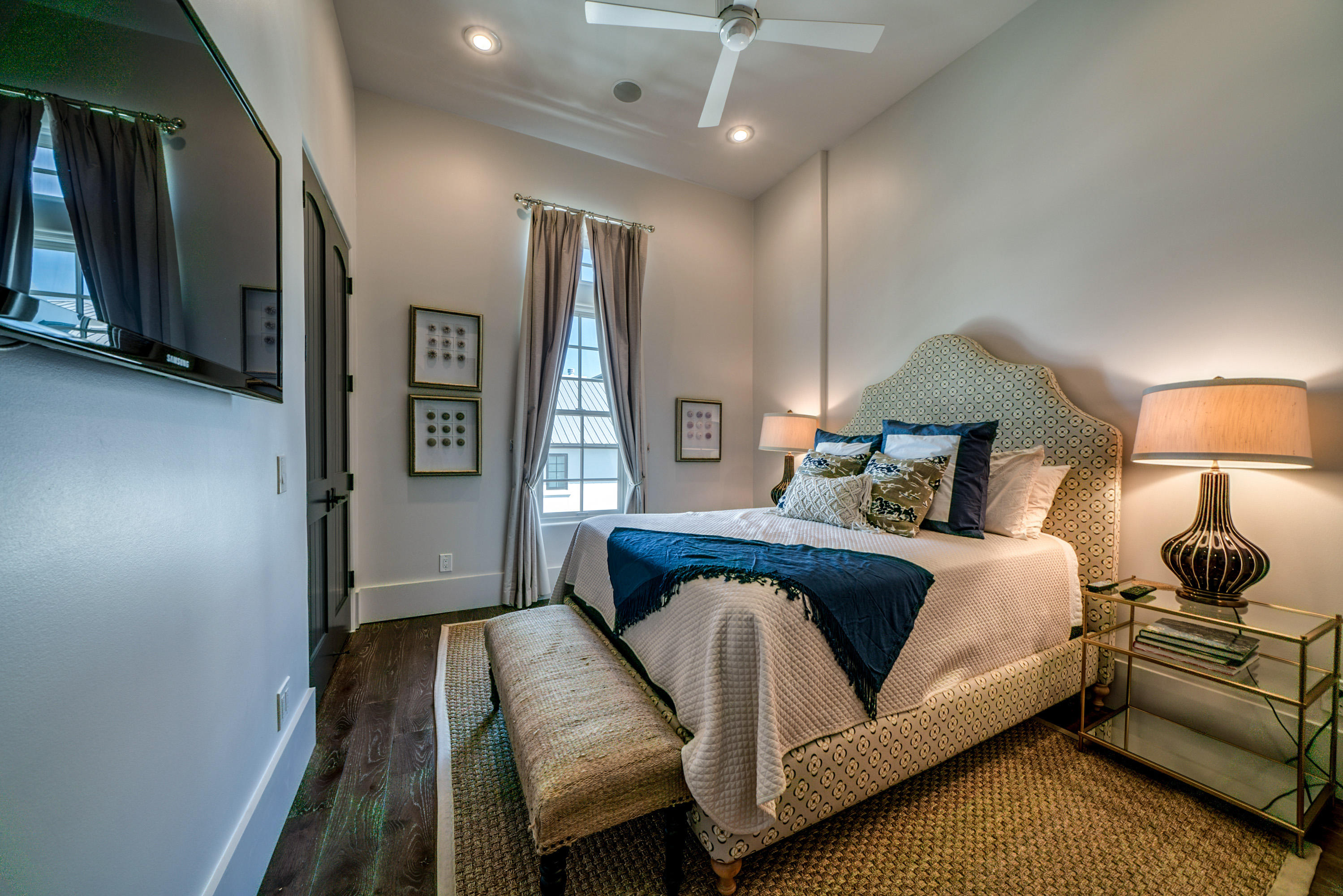SEAGROVE VILLAGE 6TH ADD - Residential