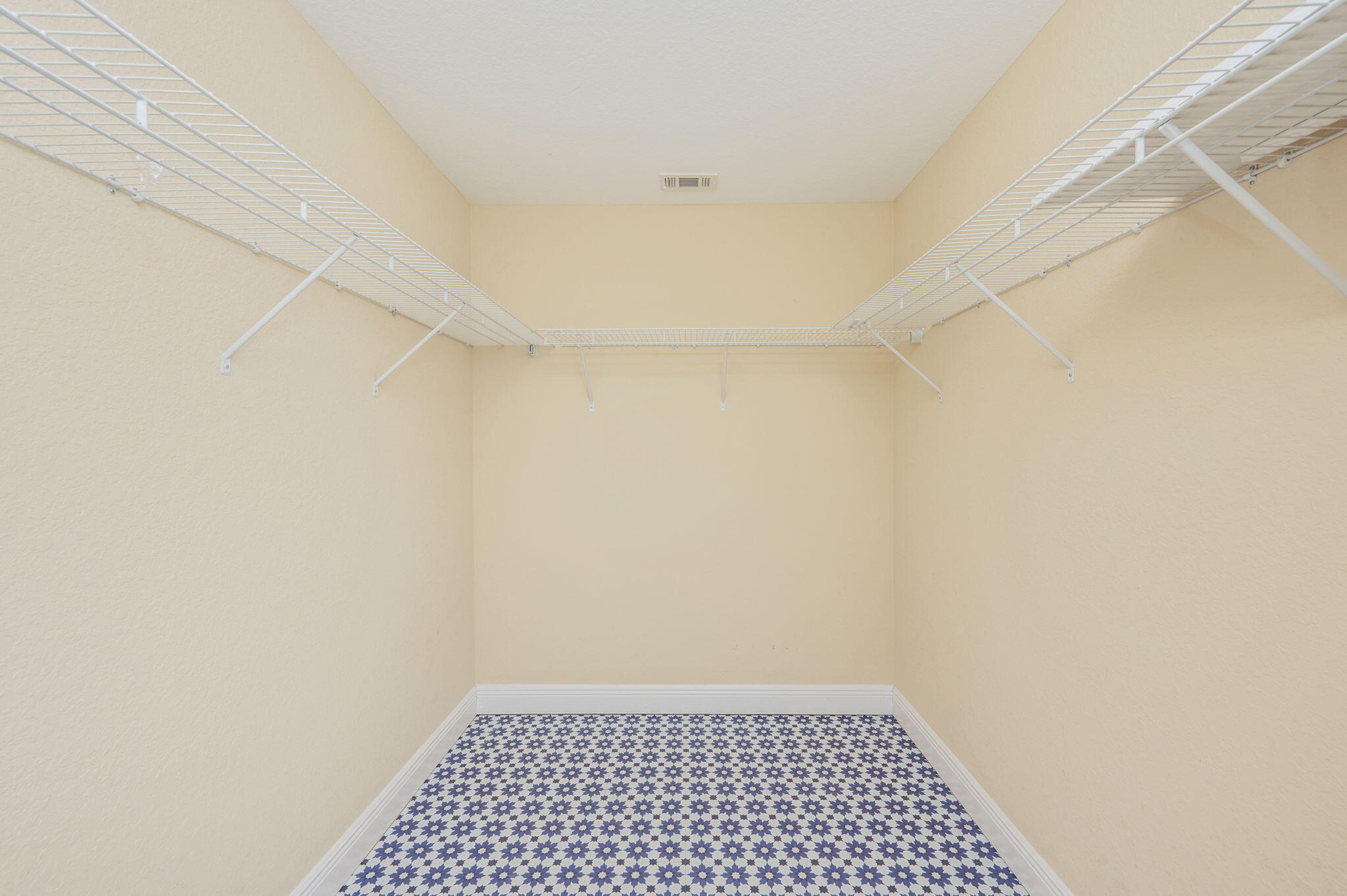 FOX VALLEY - Residential Lease