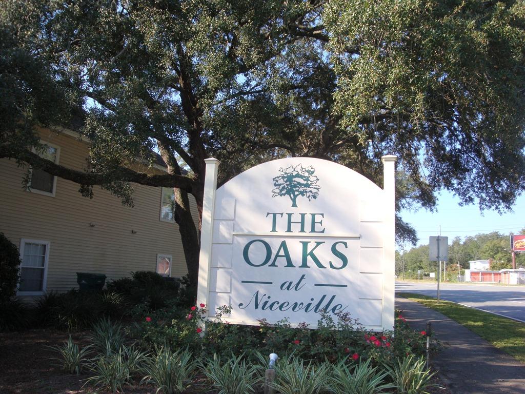 THE OAKS AT NICEVILLE CONDO UNIT 123 - Residential