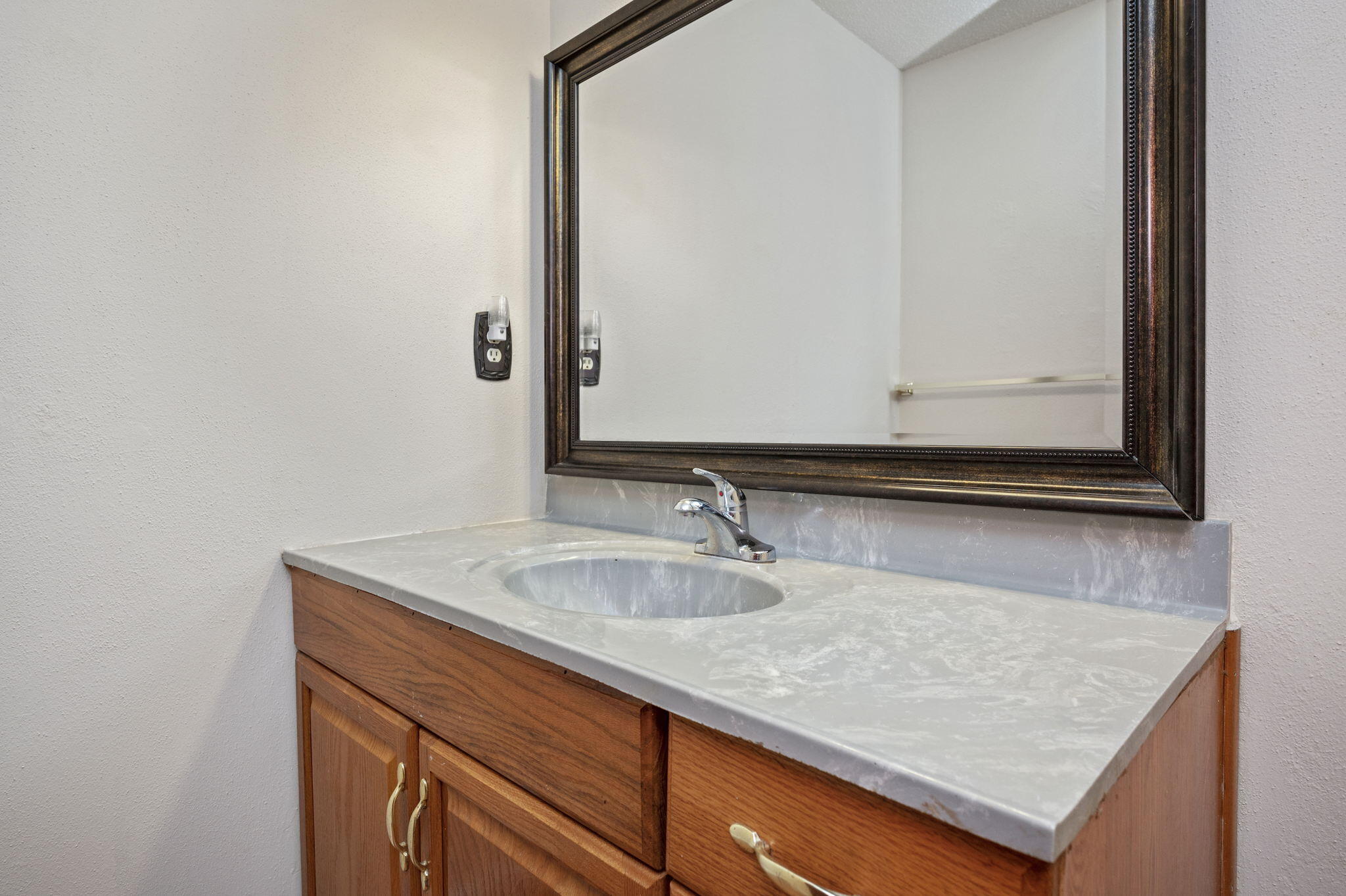 CRESTVIEW (231100.00) - Residential