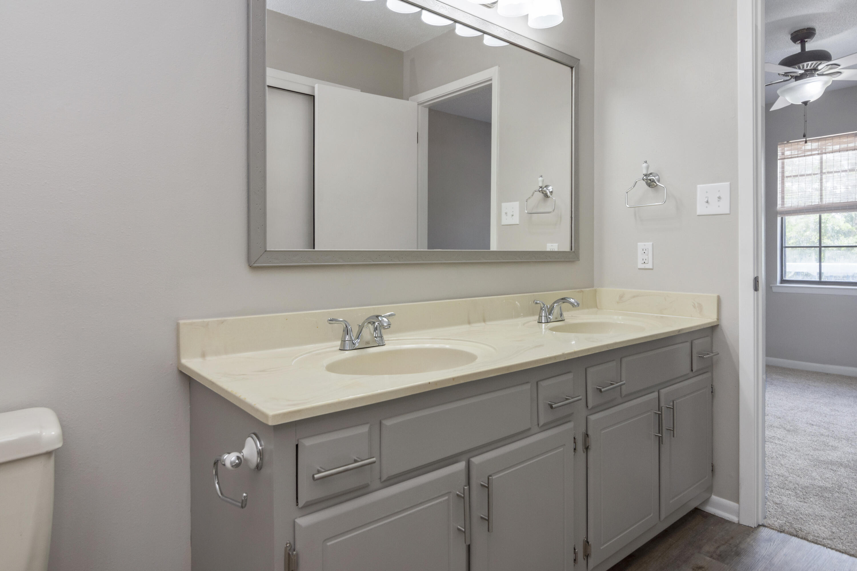 PARKVIEW ESTATES T/H - Residential Lease
