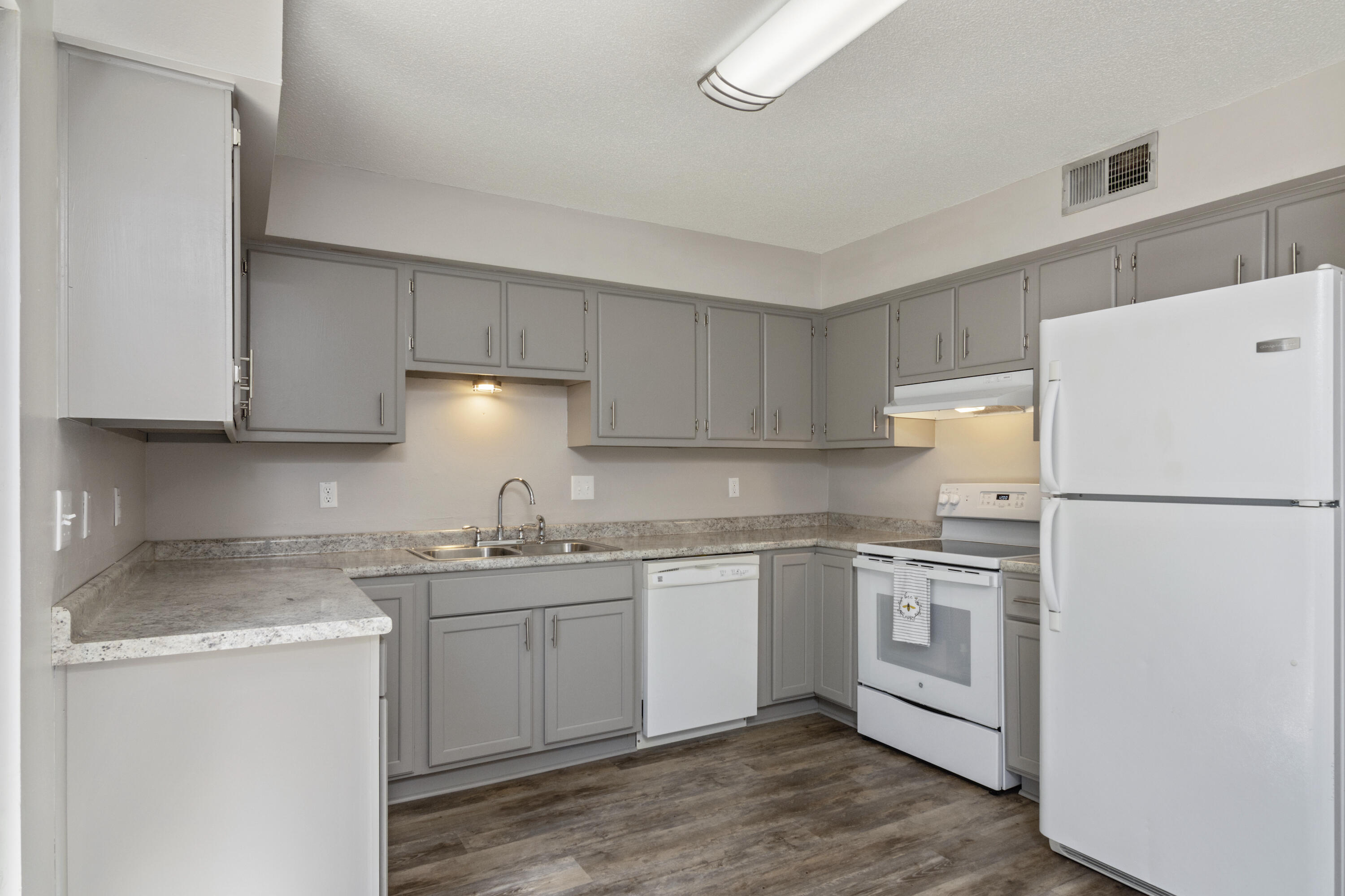 PARKVIEW ESTATES T/H - Residential Lease