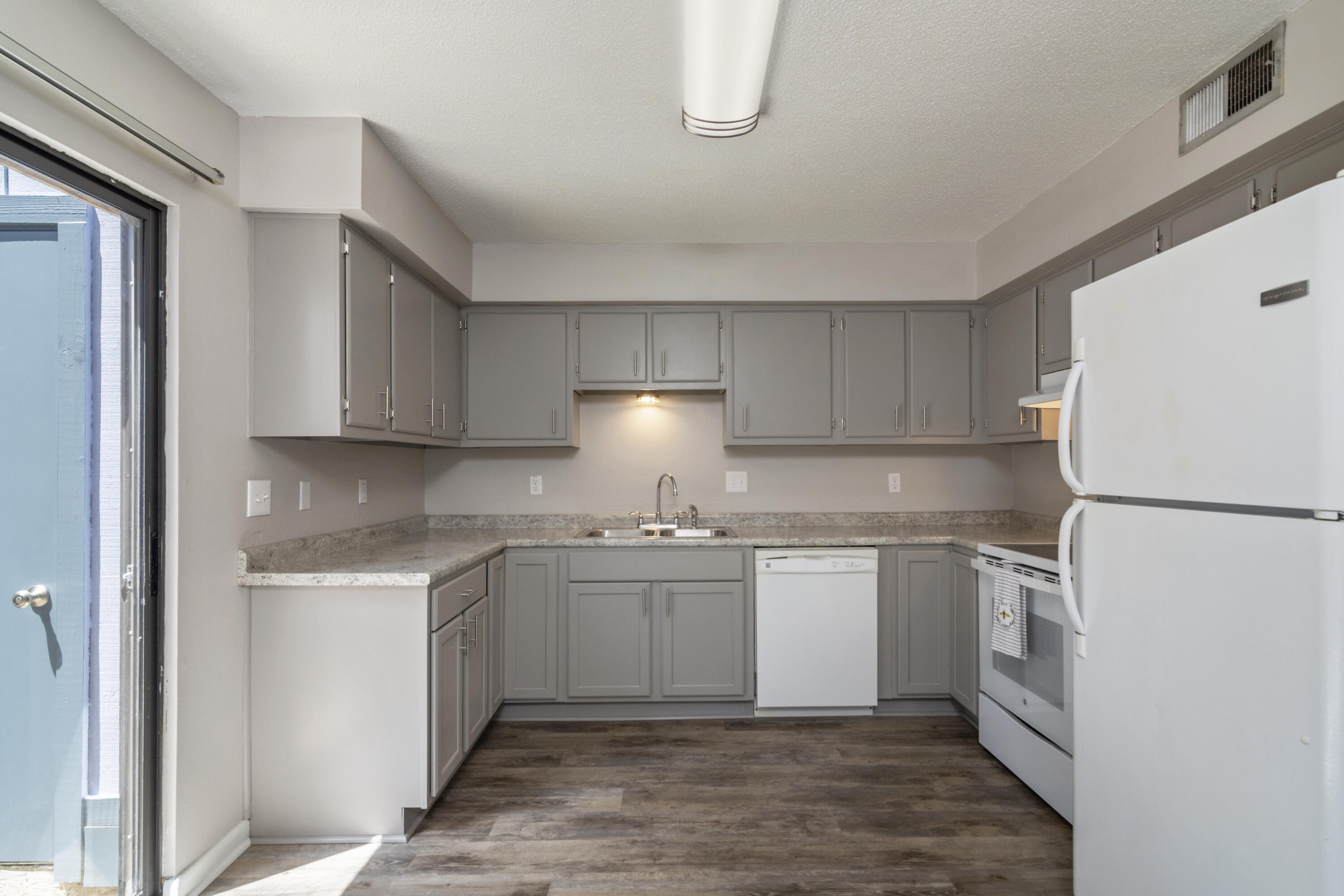 PARKVIEW ESTATES T/H - Residential Lease