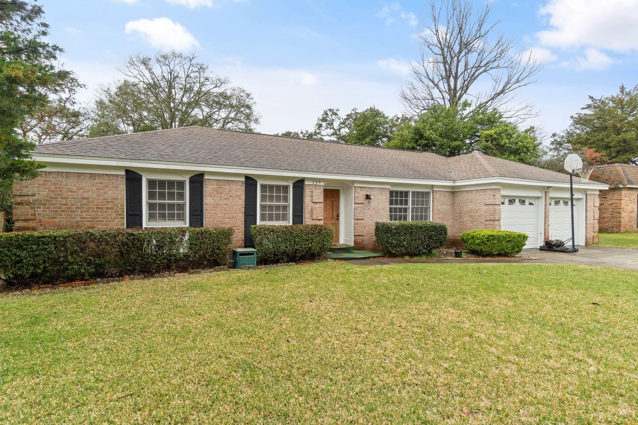 COLONIAL HEIGHTS - Residential