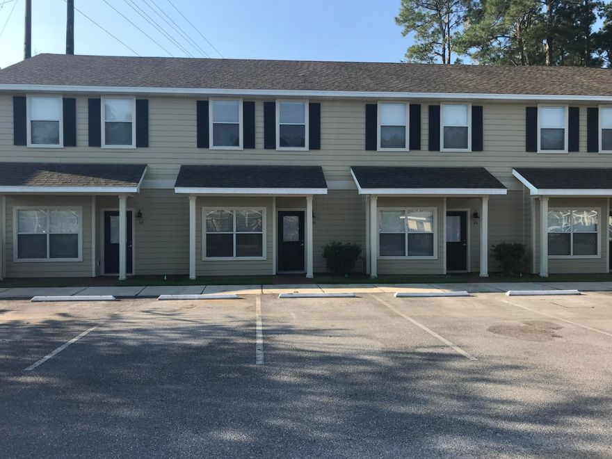 This beautiful townhouse located at the Palms of Freeport features granite countertops, custom cabinets, stainless steel appliances, tile, travertine counters in the bathrooms, wooden deck, large bedrooms and a spacious floor plan. Amenities include a community pool, pool house and more!