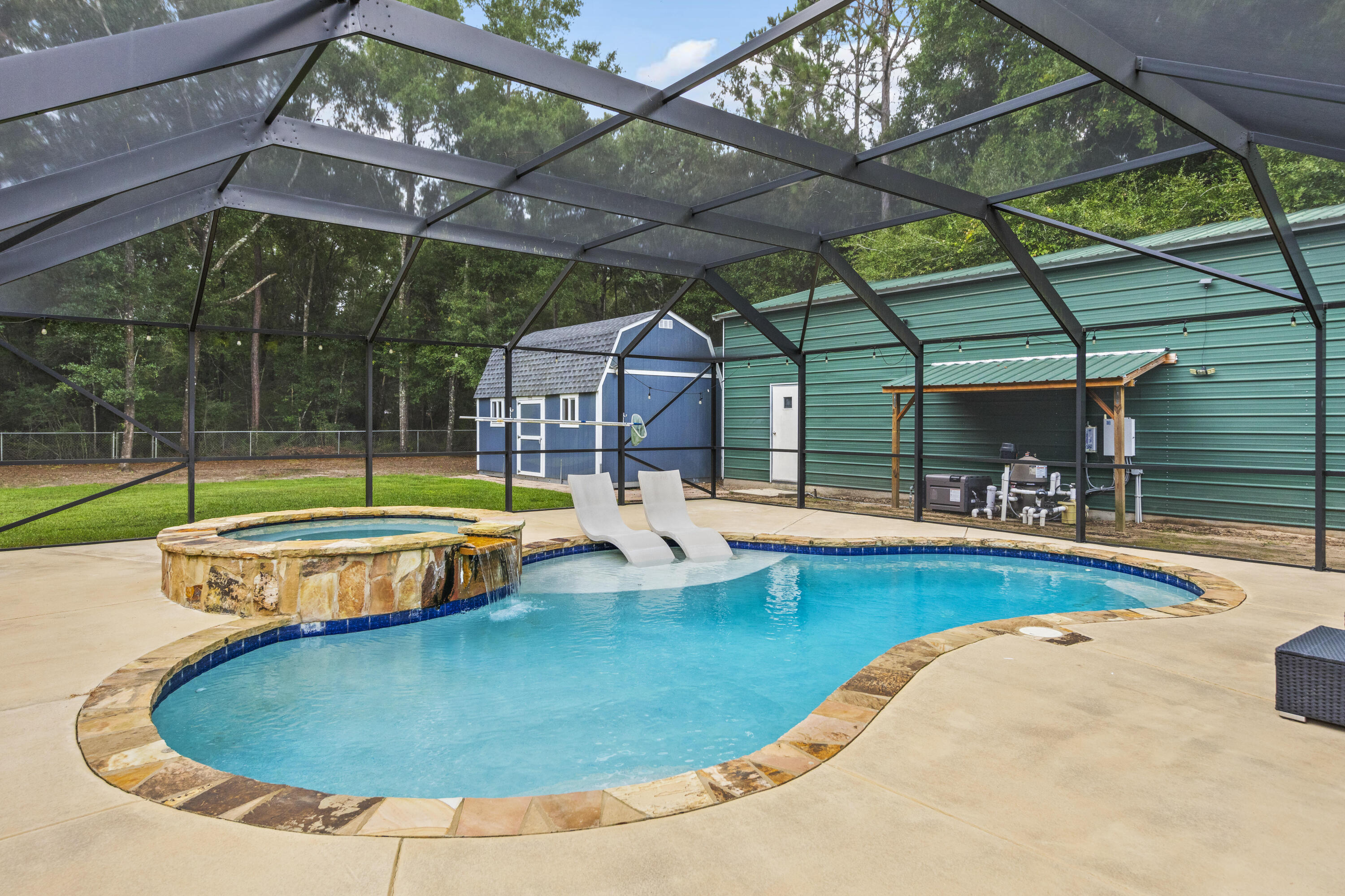 COUNTRYWOOD EST - Residential