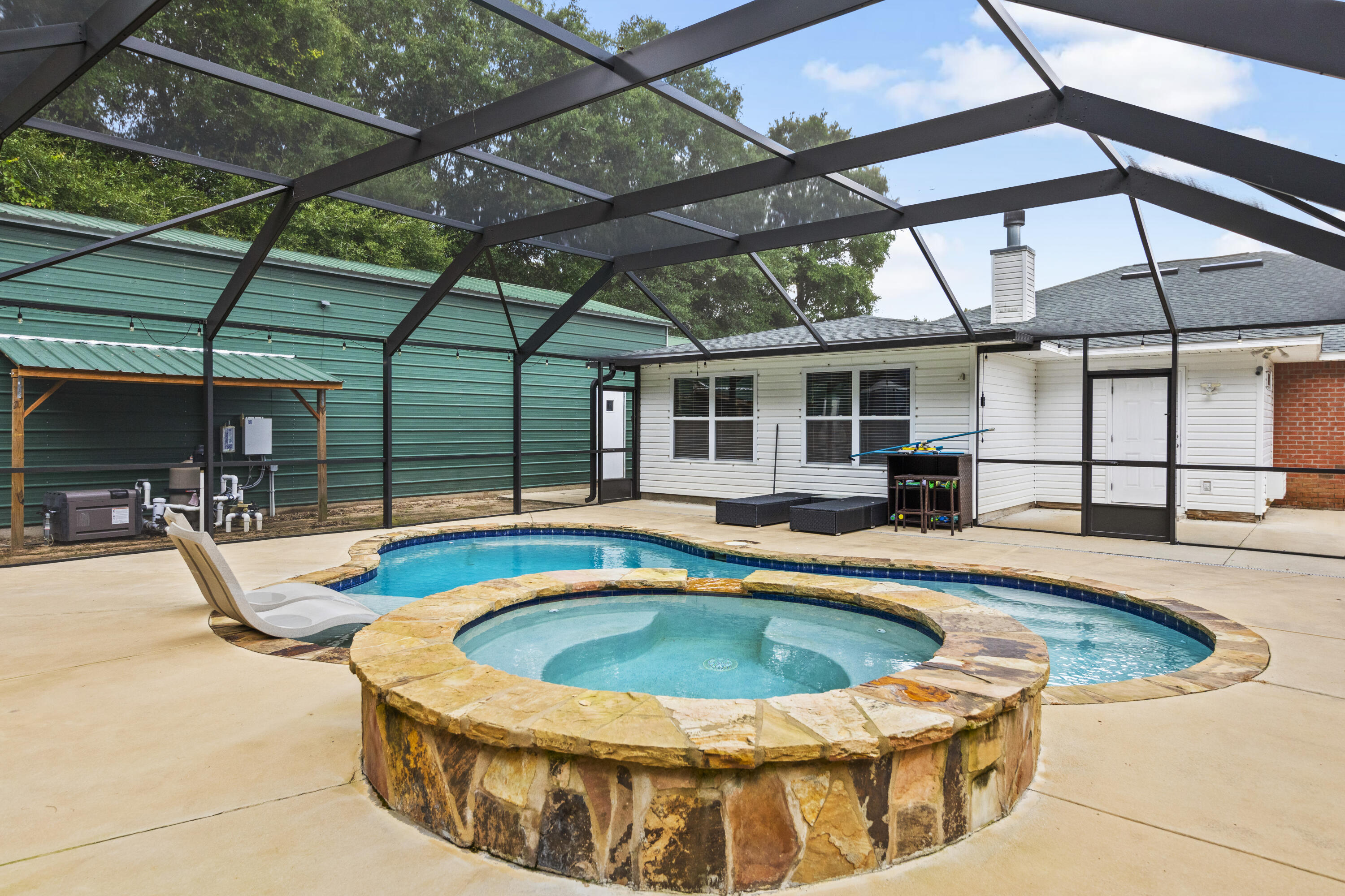 COUNTRYWOOD EST - Residential