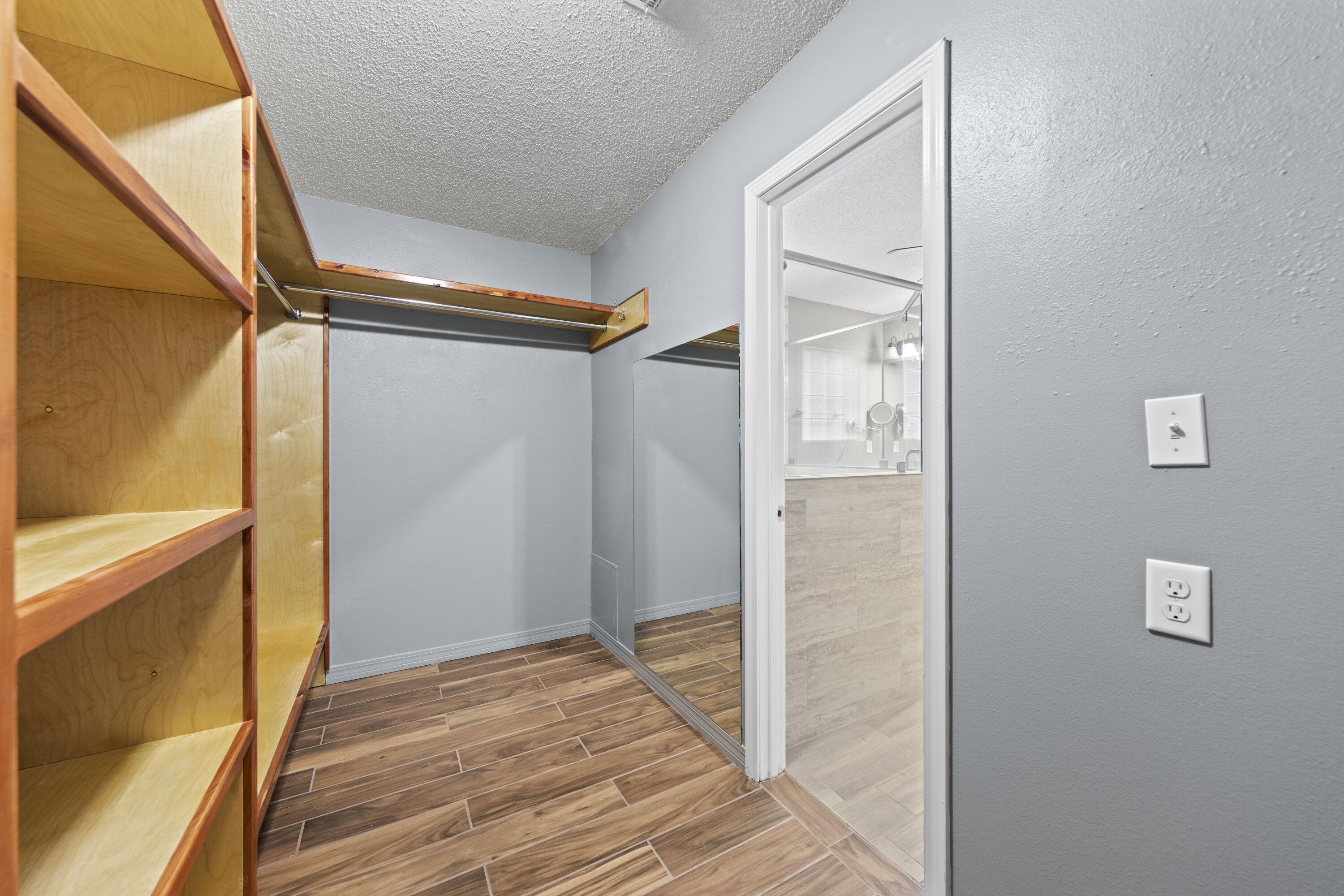 COUNTRYWOOD EST - Residential