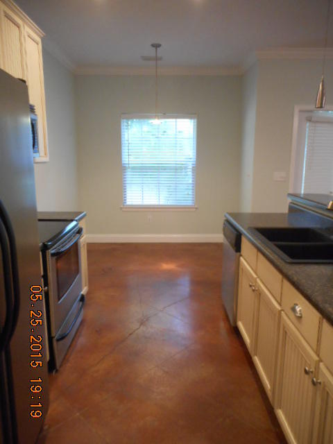 ELLIOTTS POINT 6TH ADDN - Residential Lease