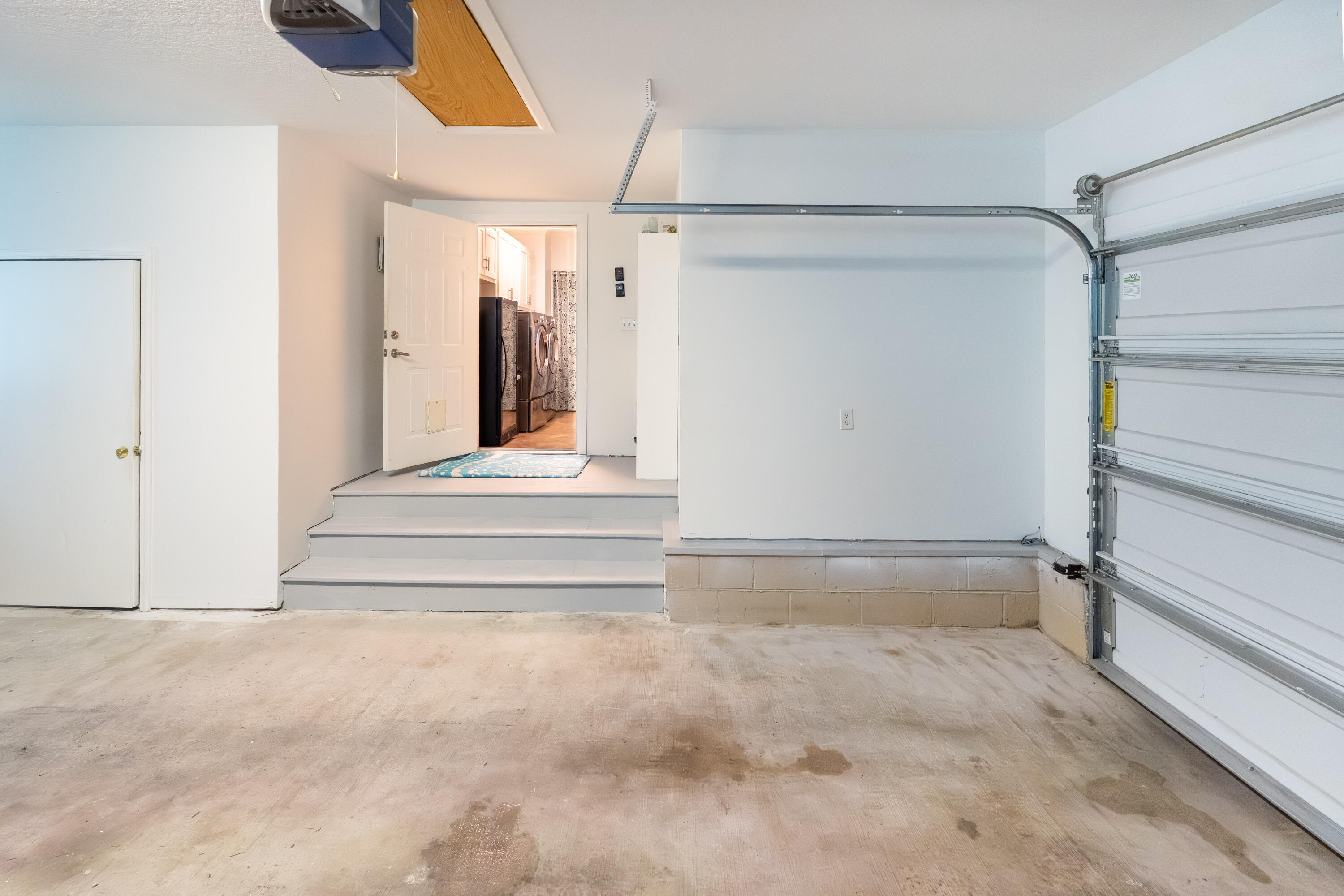 MONARCH ESTATES - Residential