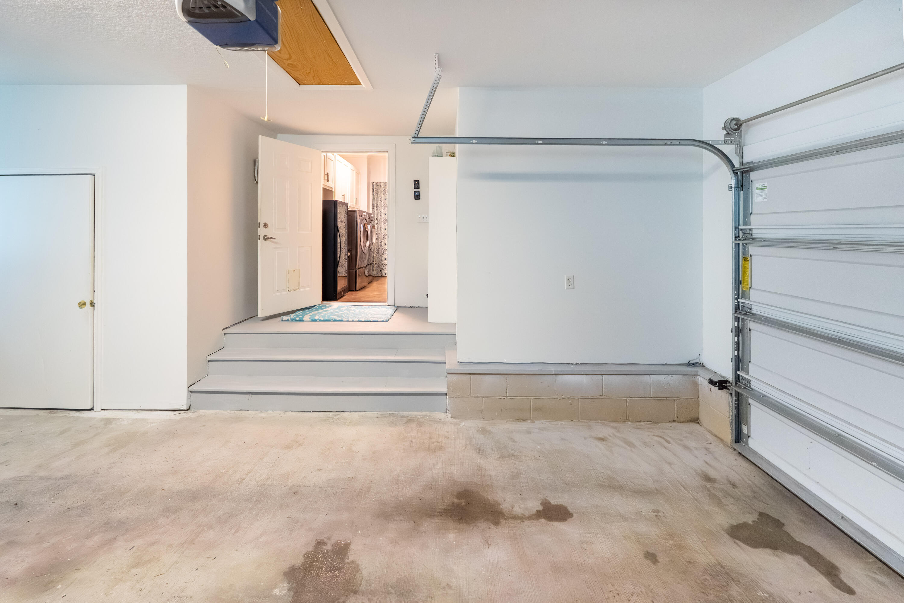 MONARCH ESTATES - Residential