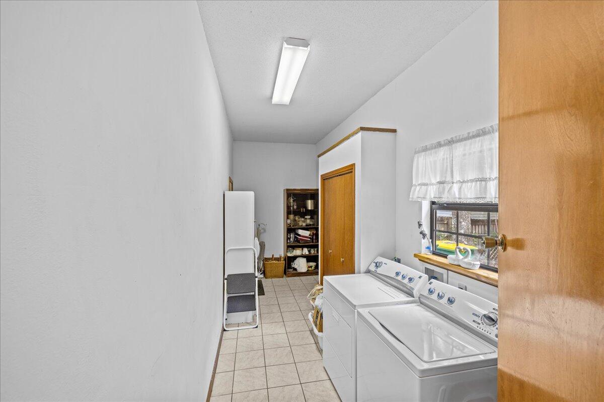 CREEKSIDE - Residential