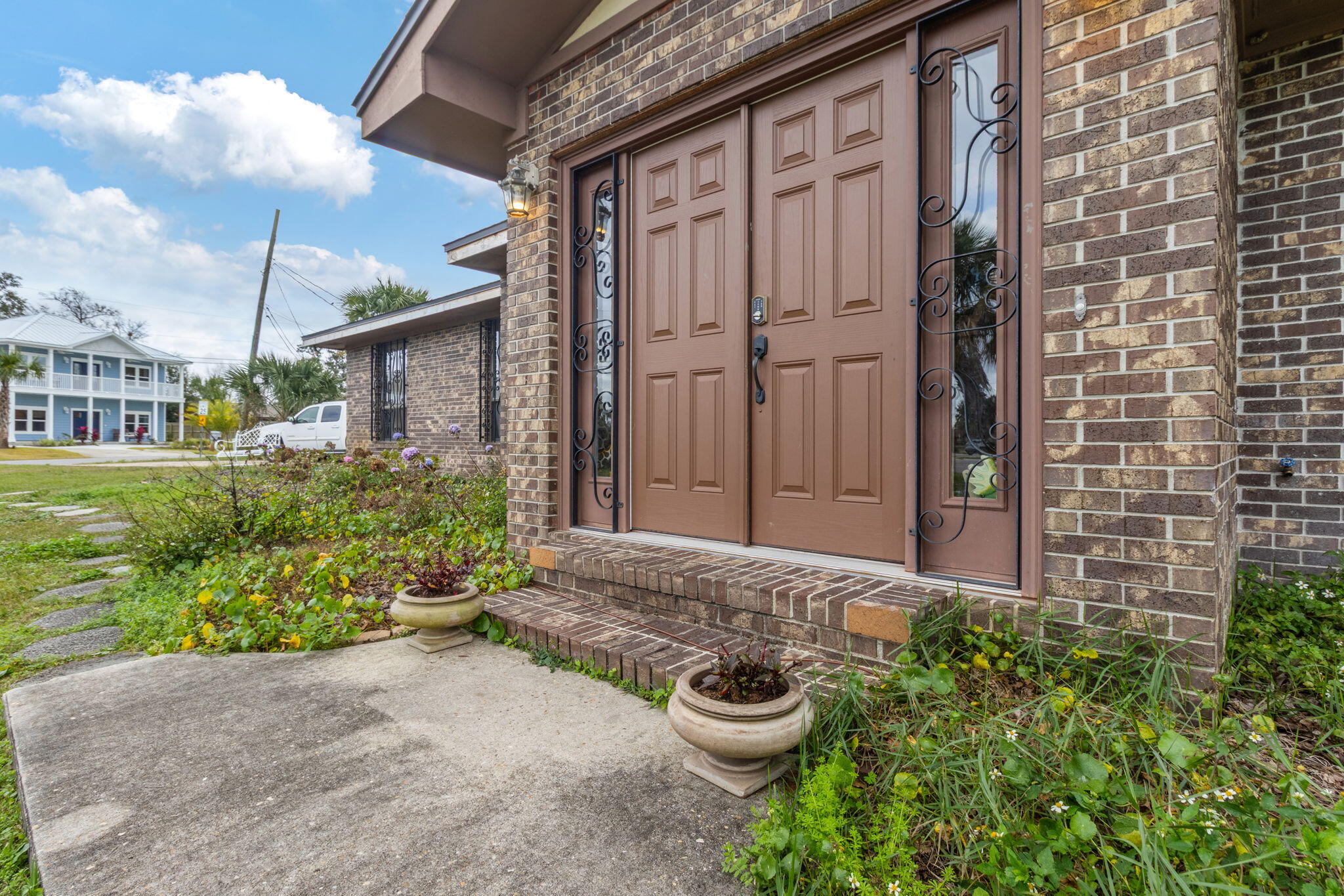 BAY PARK MANOR THE - Residential