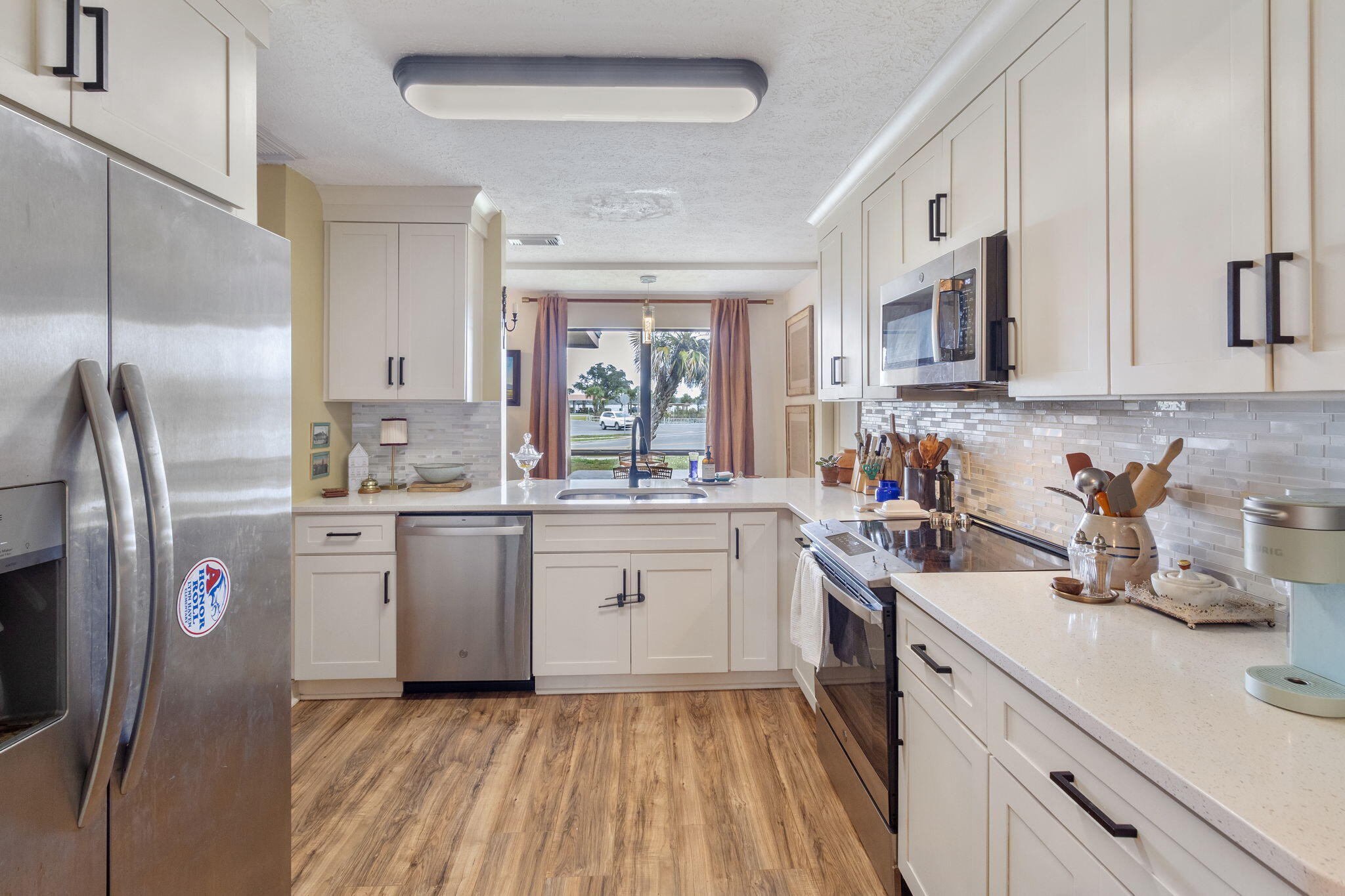 BAY PARK MANOR THE - Residential