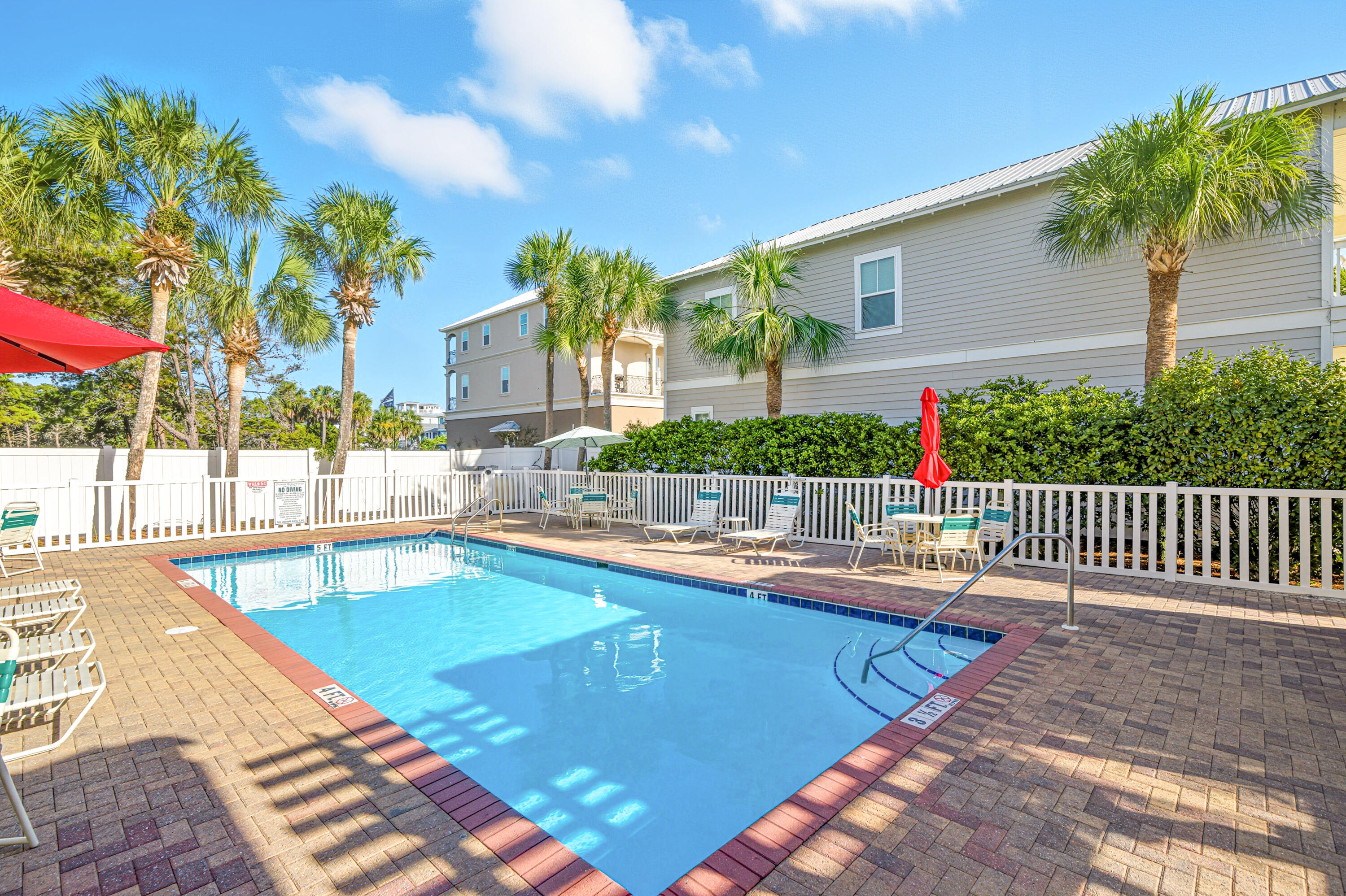 EMERALD WATERS VILLAGE - Residential