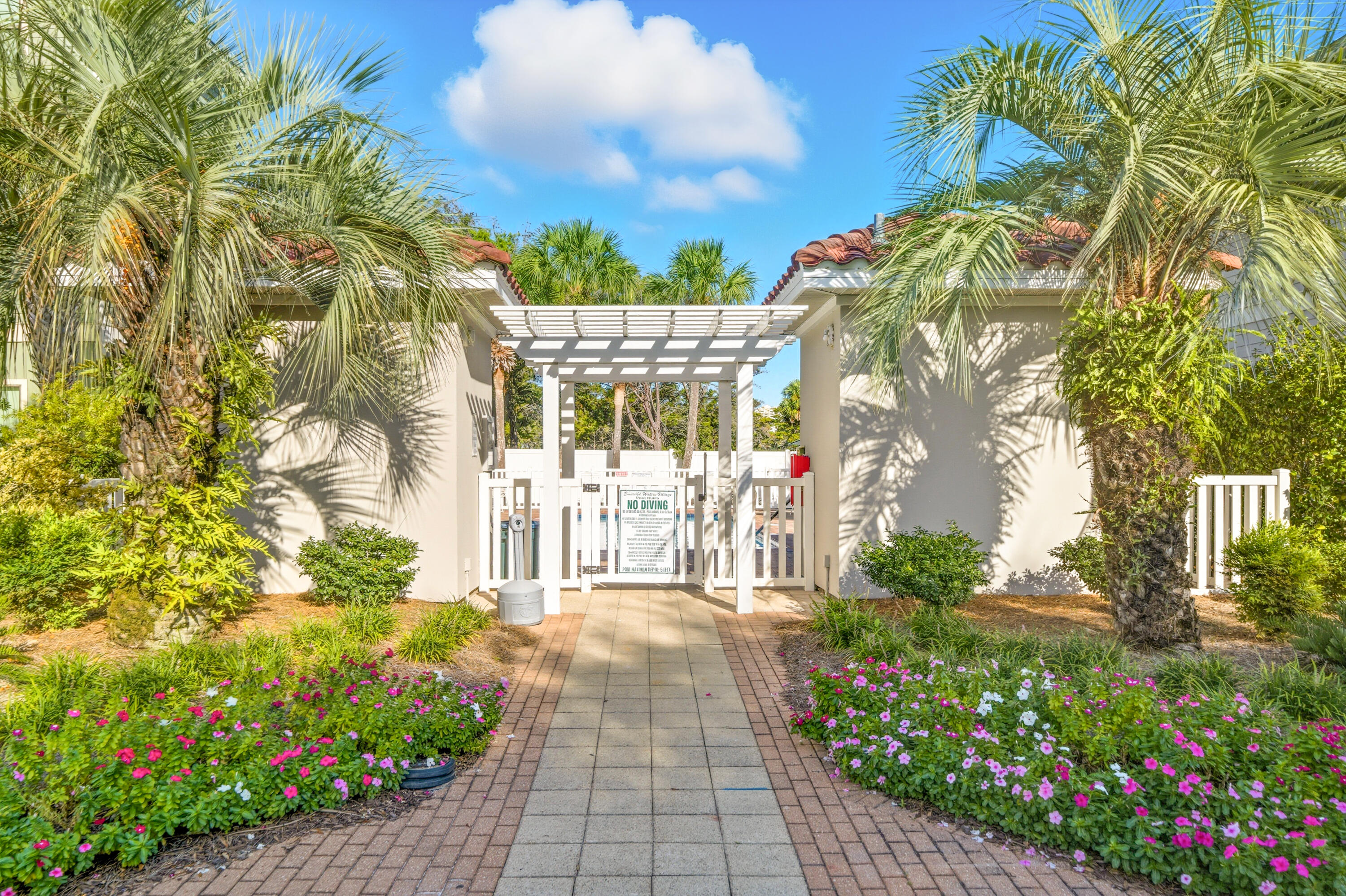 EMERALD WATERS VILLAGE - Residential