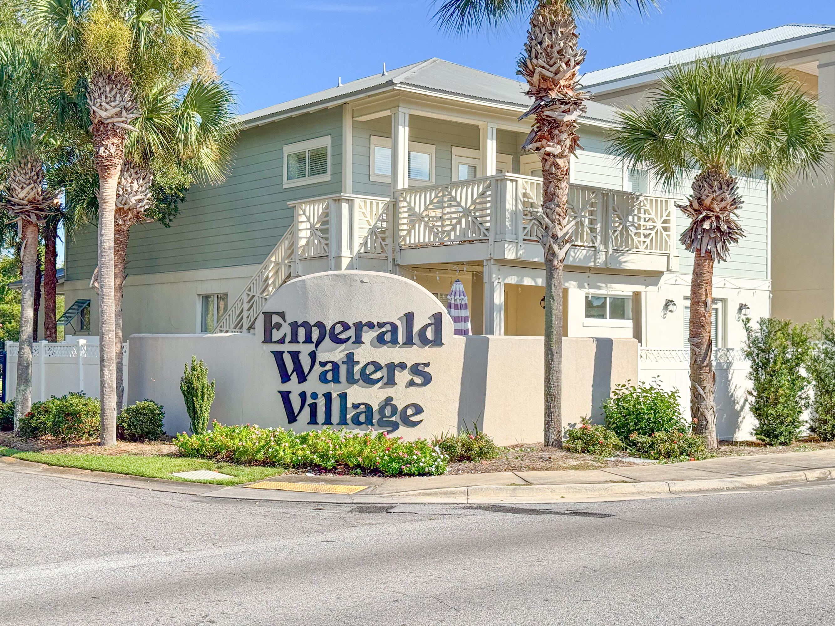 EMERALD WATERS VILLAGE - Residential