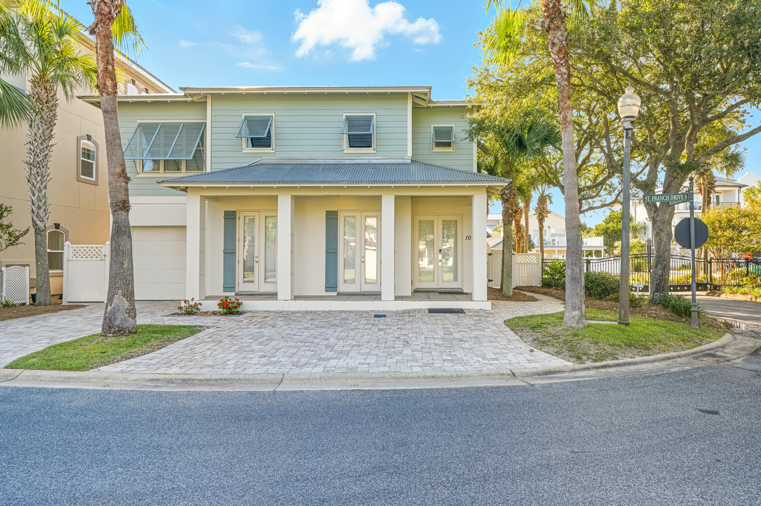 EMERALD WATERS VILLAGE - Residential