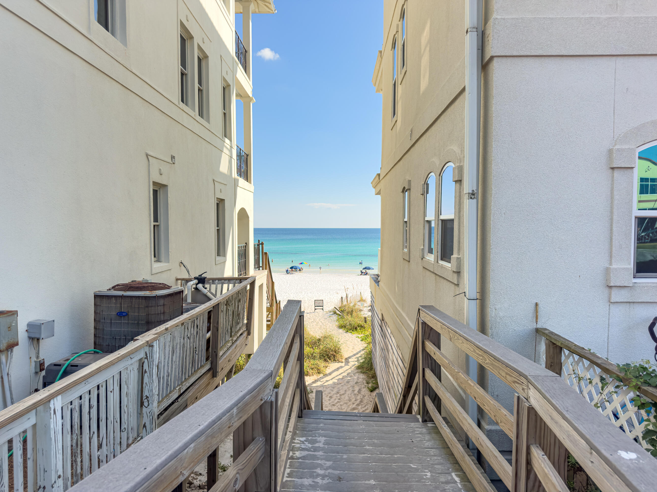 EMERALD WATERS VILLAGE - Residential