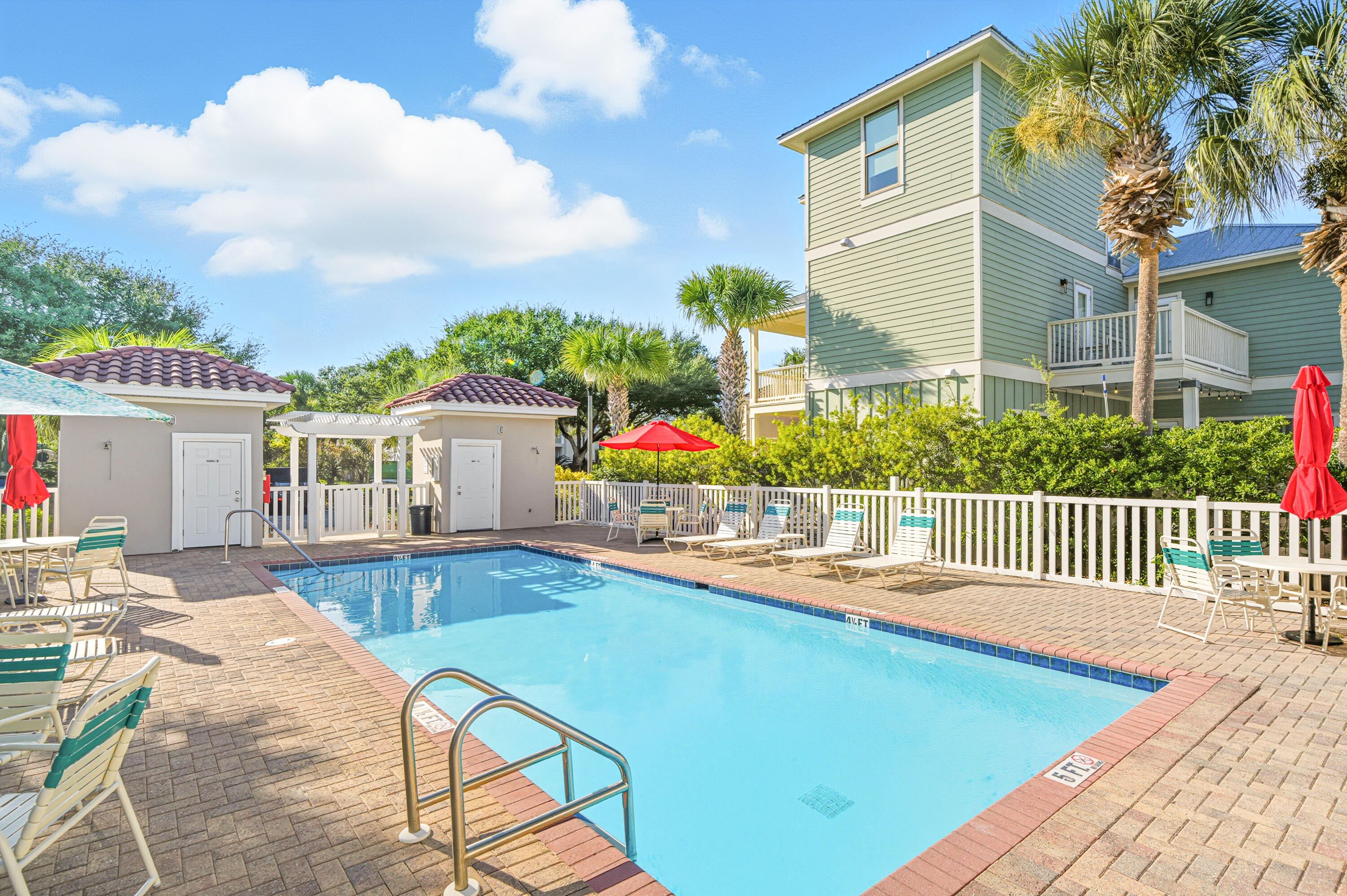 EMERALD WATERS VILLAGE - Residential