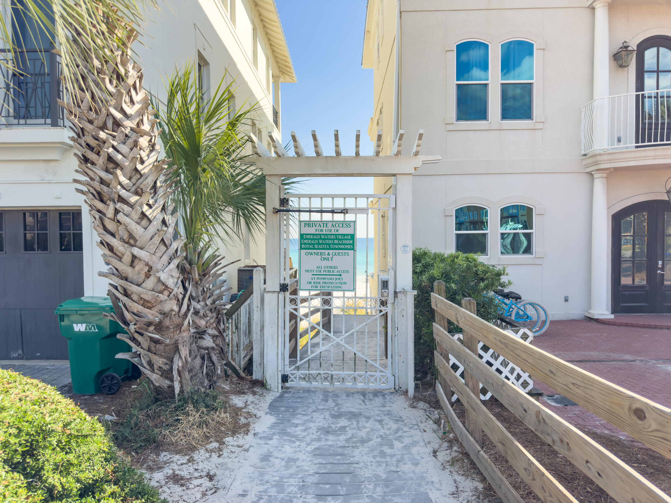 EMERALD WATERS VILLAGE - Residential