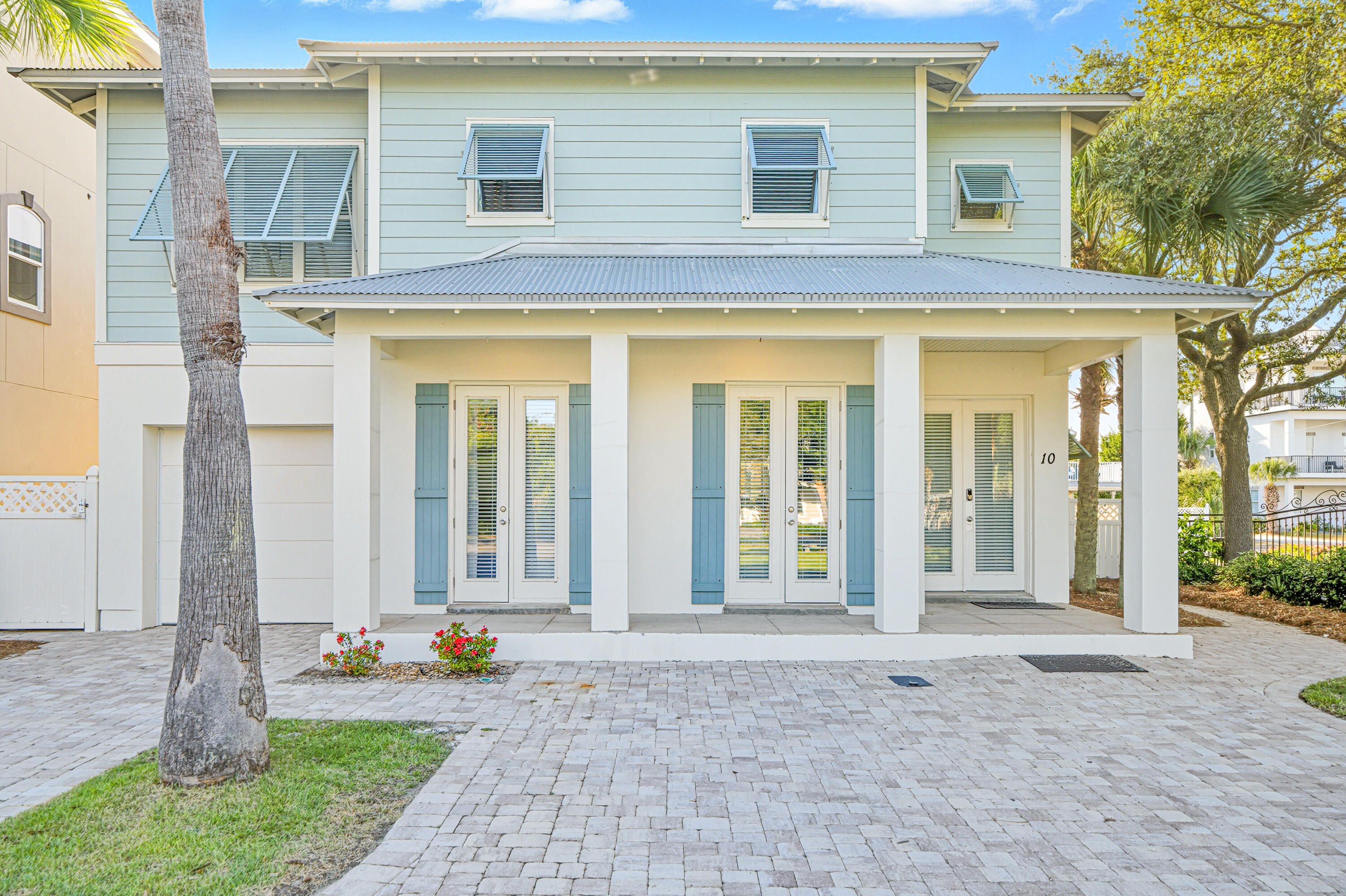 EMERALD WATERS VILLAGE - Residential