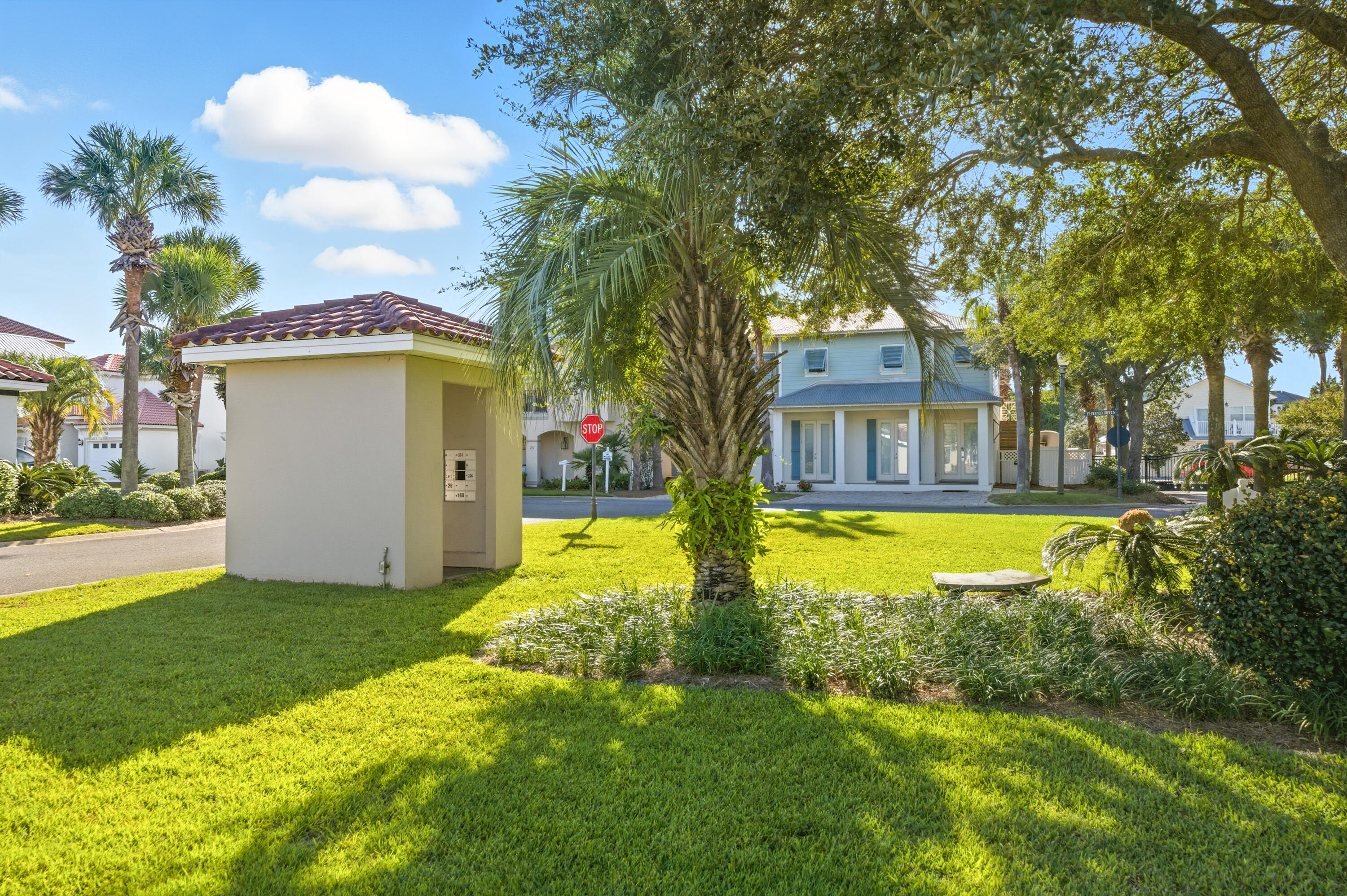EMERALD WATERS VILLAGE - Residential