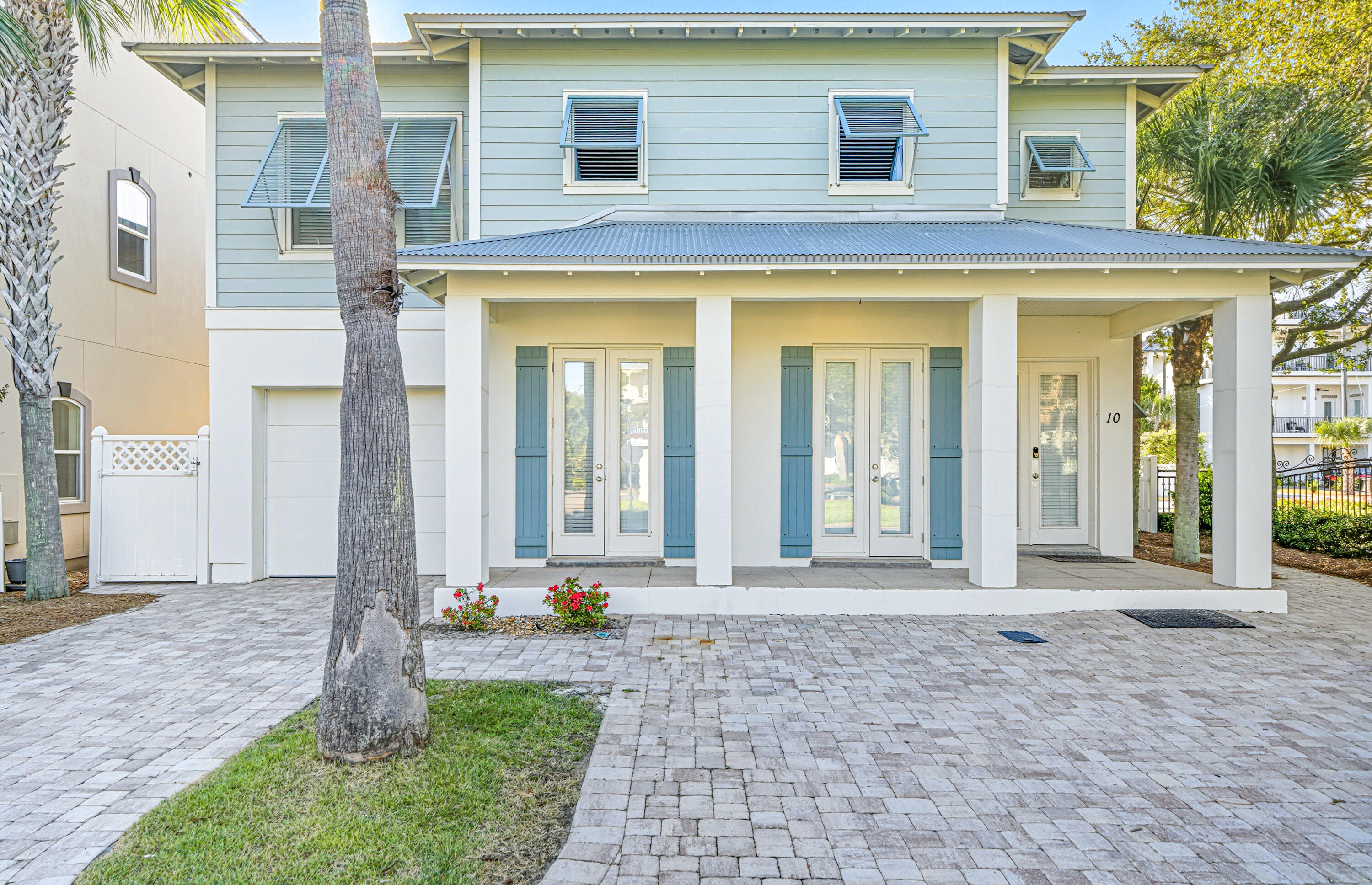 EMERALD WATERS VILLAGE - Residential