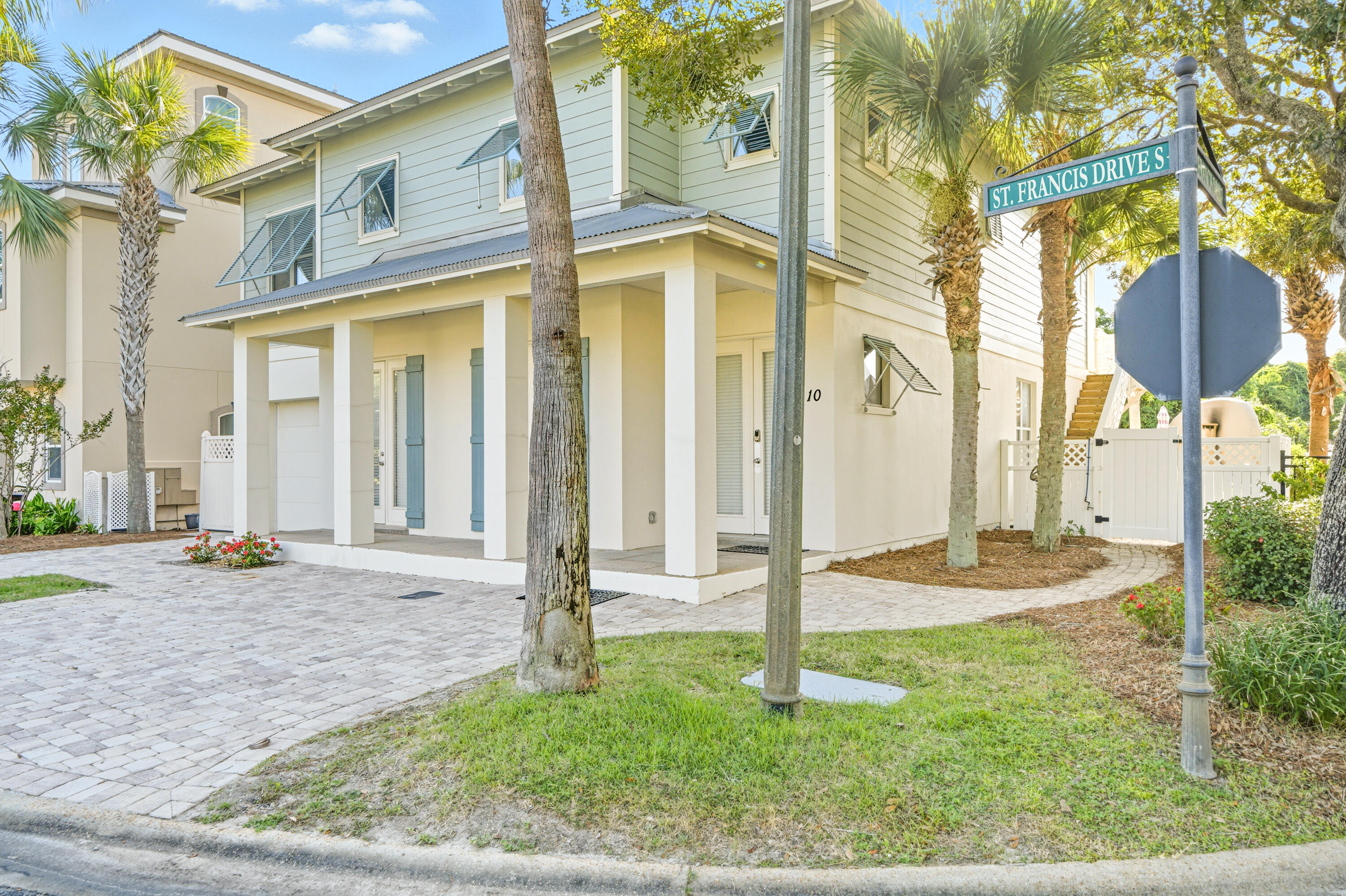 EMERALD WATERS VILLAGE - Residential