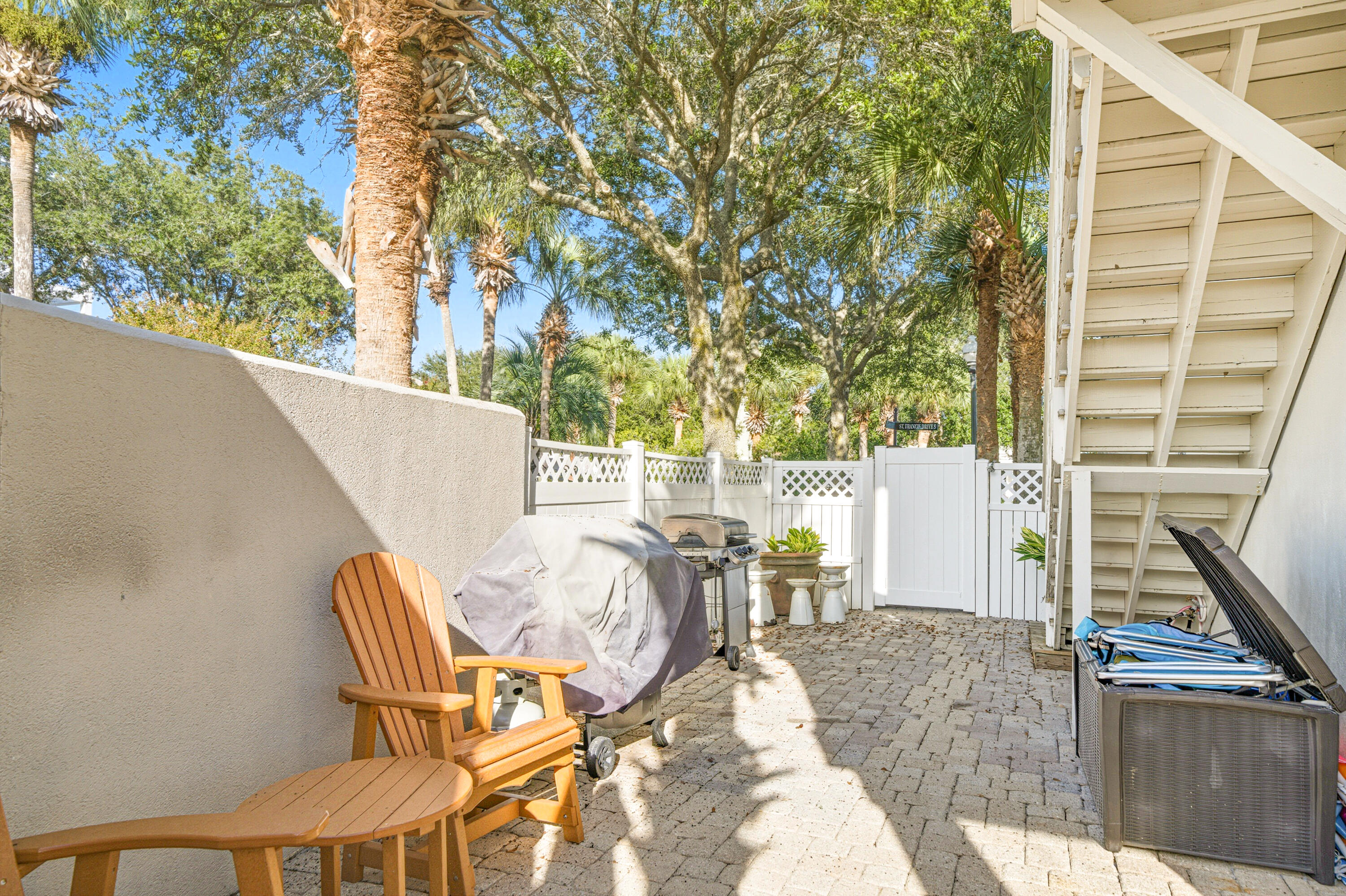 EMERALD WATERS VILLAGE - Residential