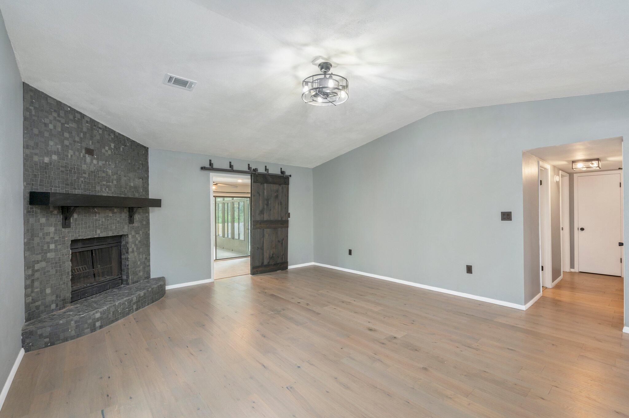 CREEKSIDE 4 - Residential