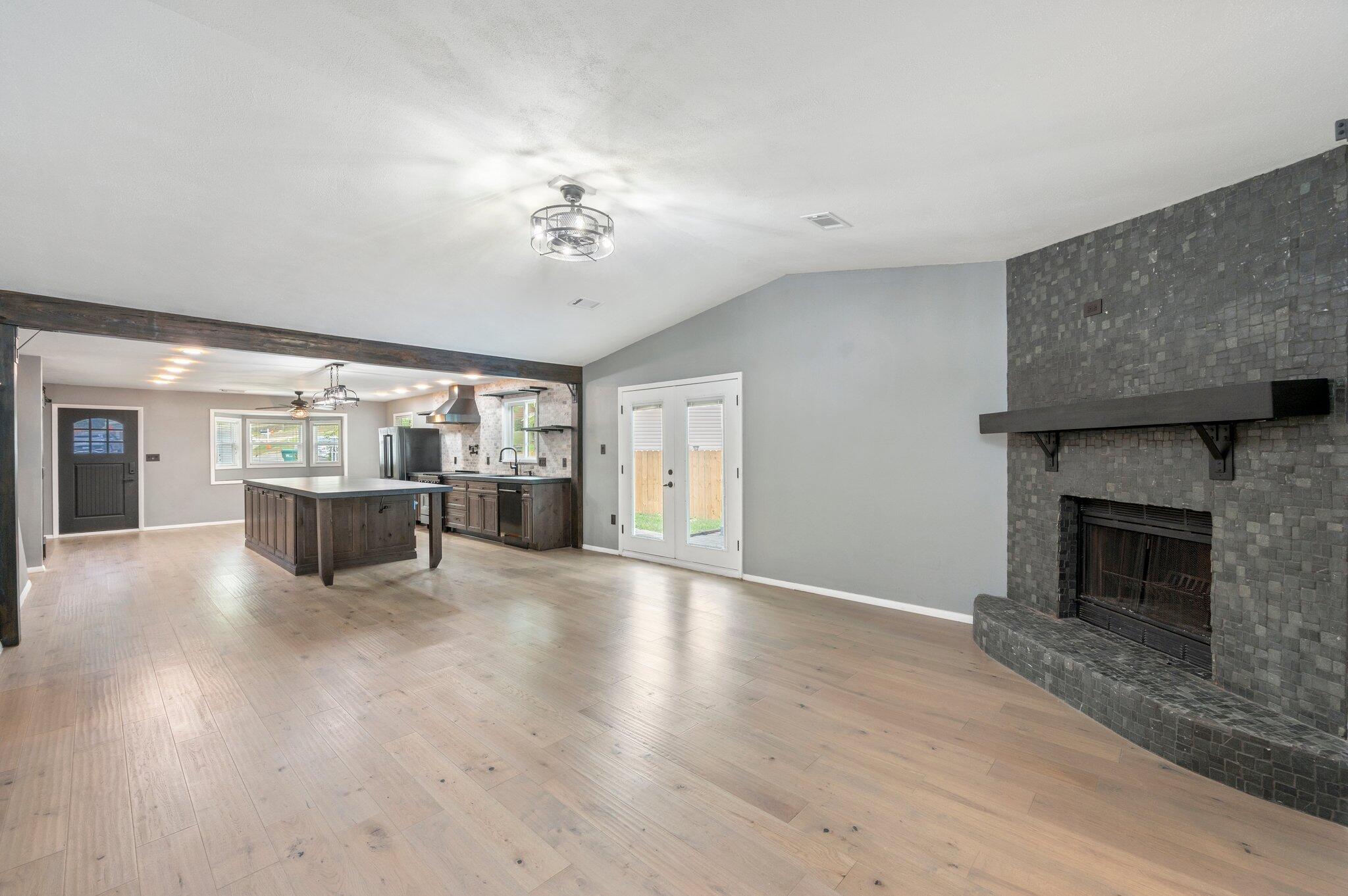 CREEKSIDE 4 - Residential