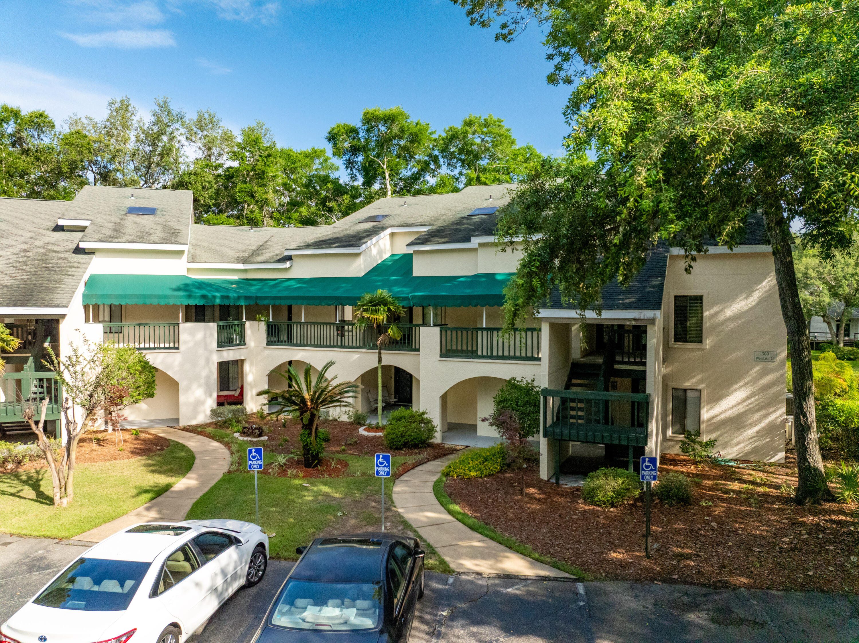 LAKESIDE CONDO AT BLUEWATER BAY - Residential