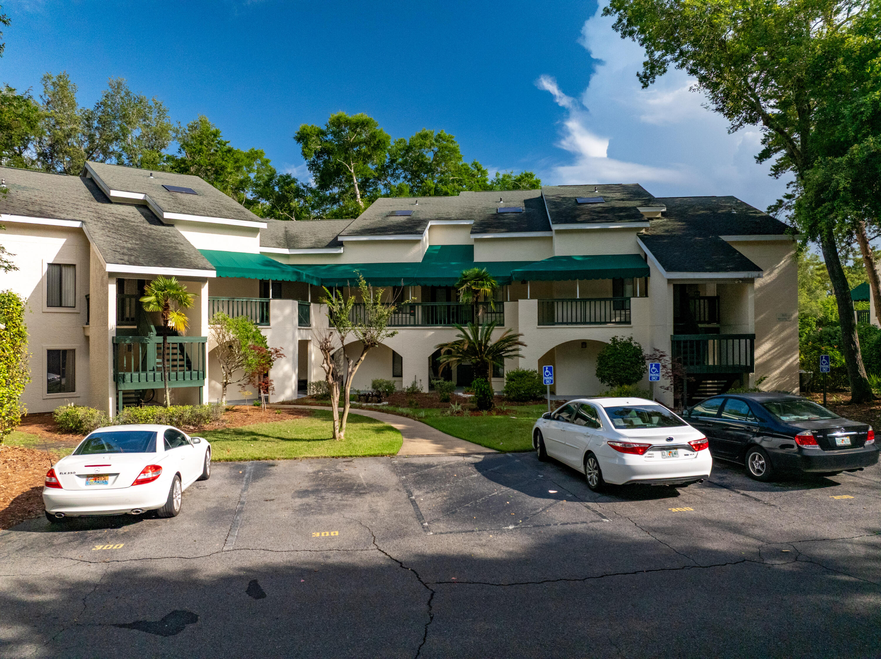 LAKESIDE CONDO AT BLUEWATER BAY - Residential