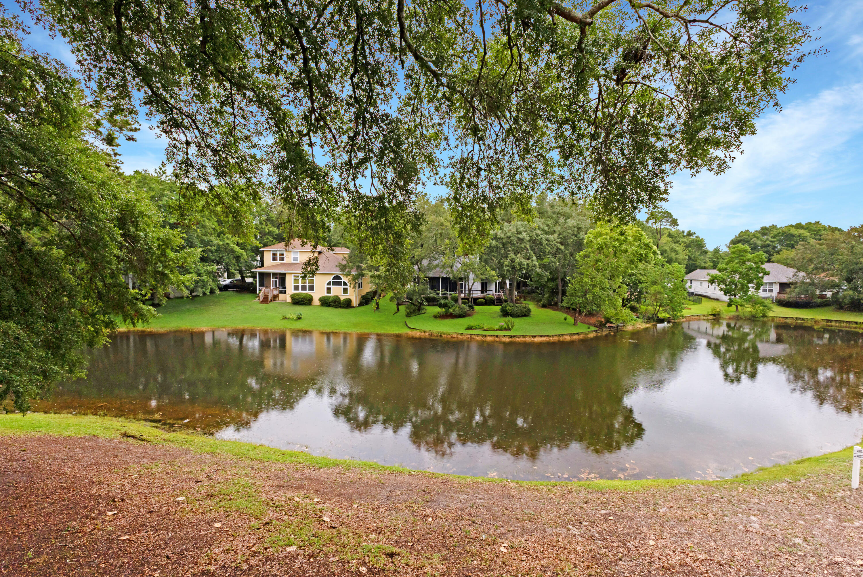 LAKESIDE CONDO AT BLUEWATER BAY - Residential